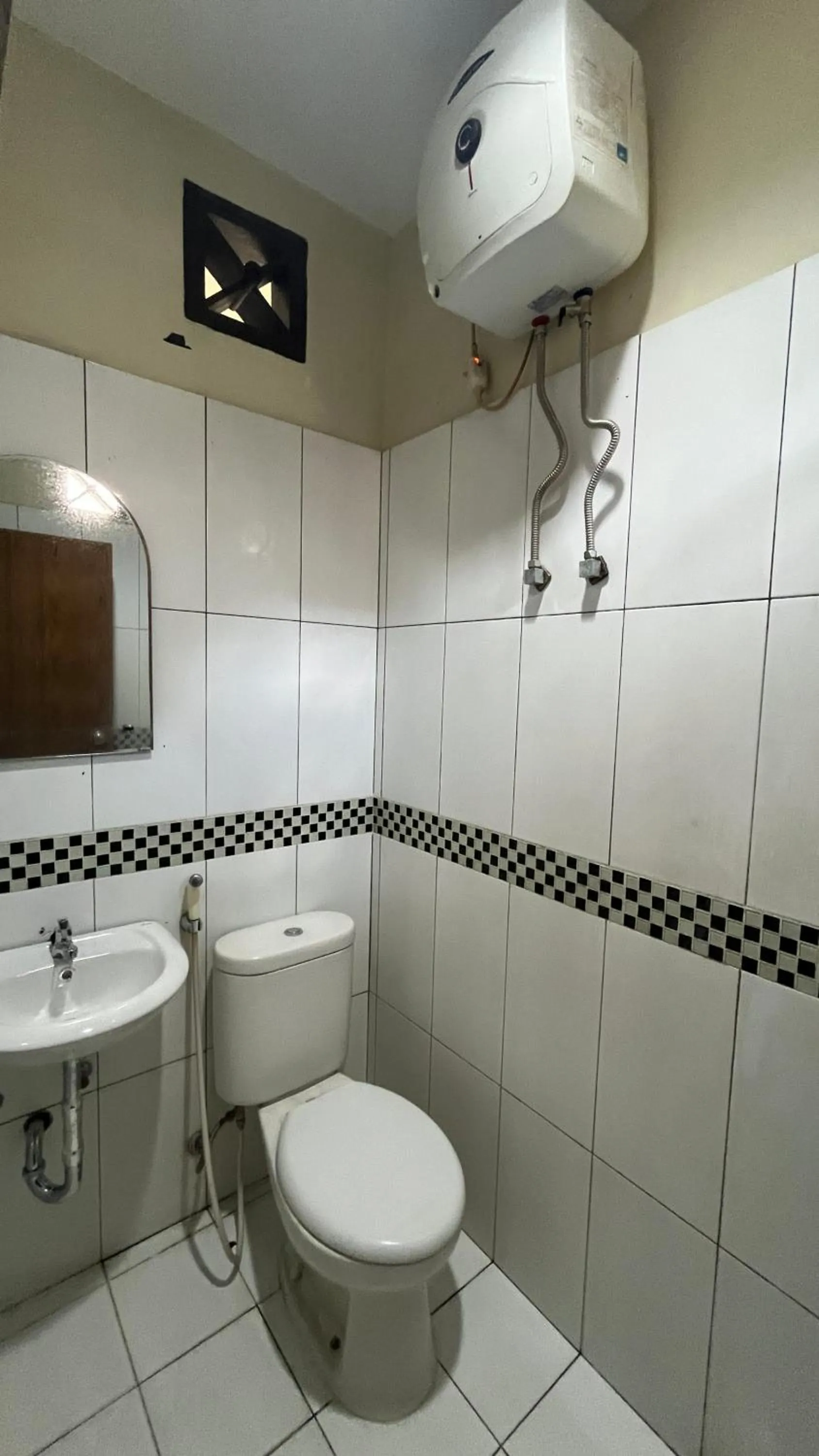 Bathroom in De Nusantara Hotel Syariah