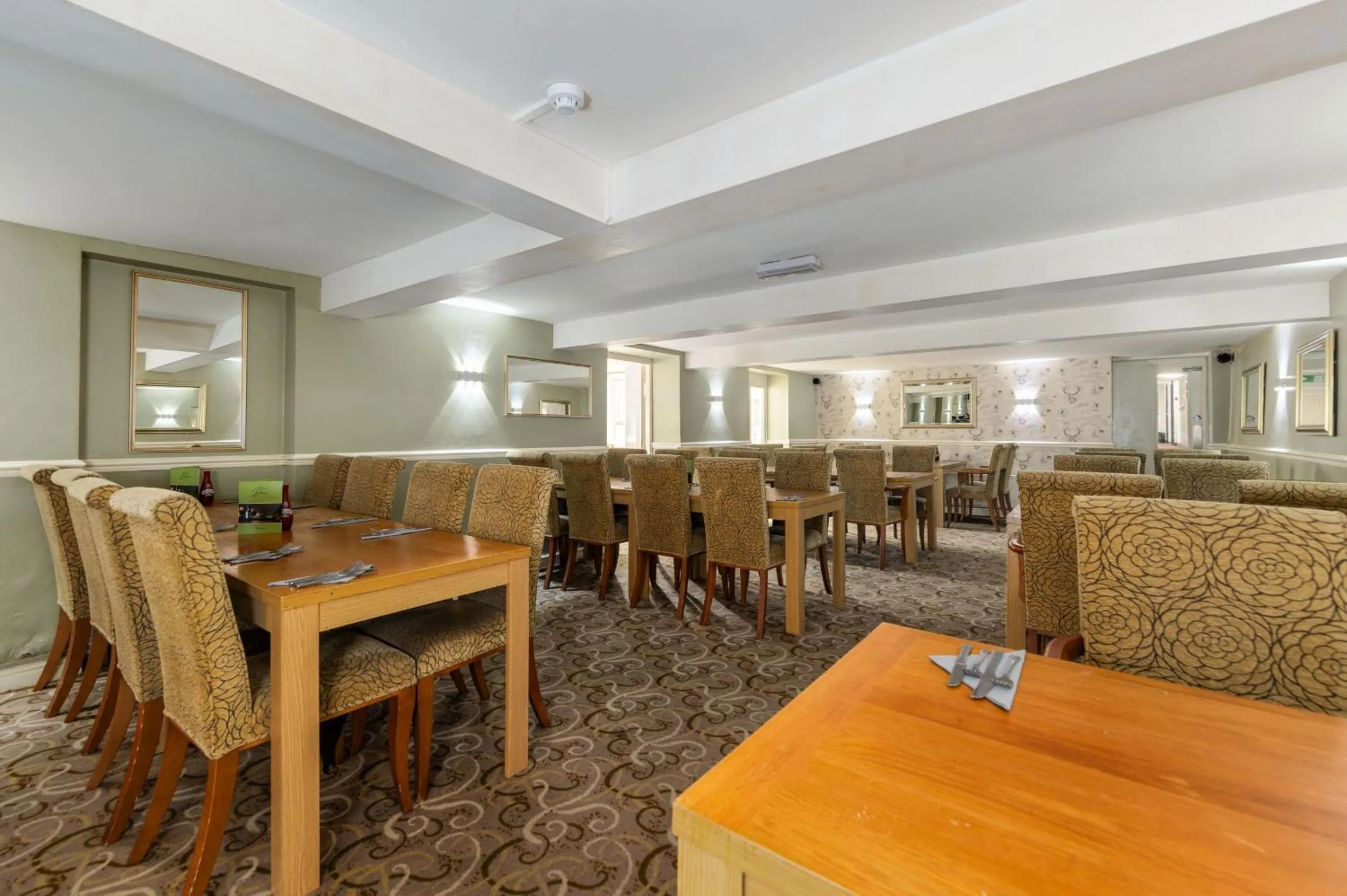 Restaurant/places to eat in The Kellbank