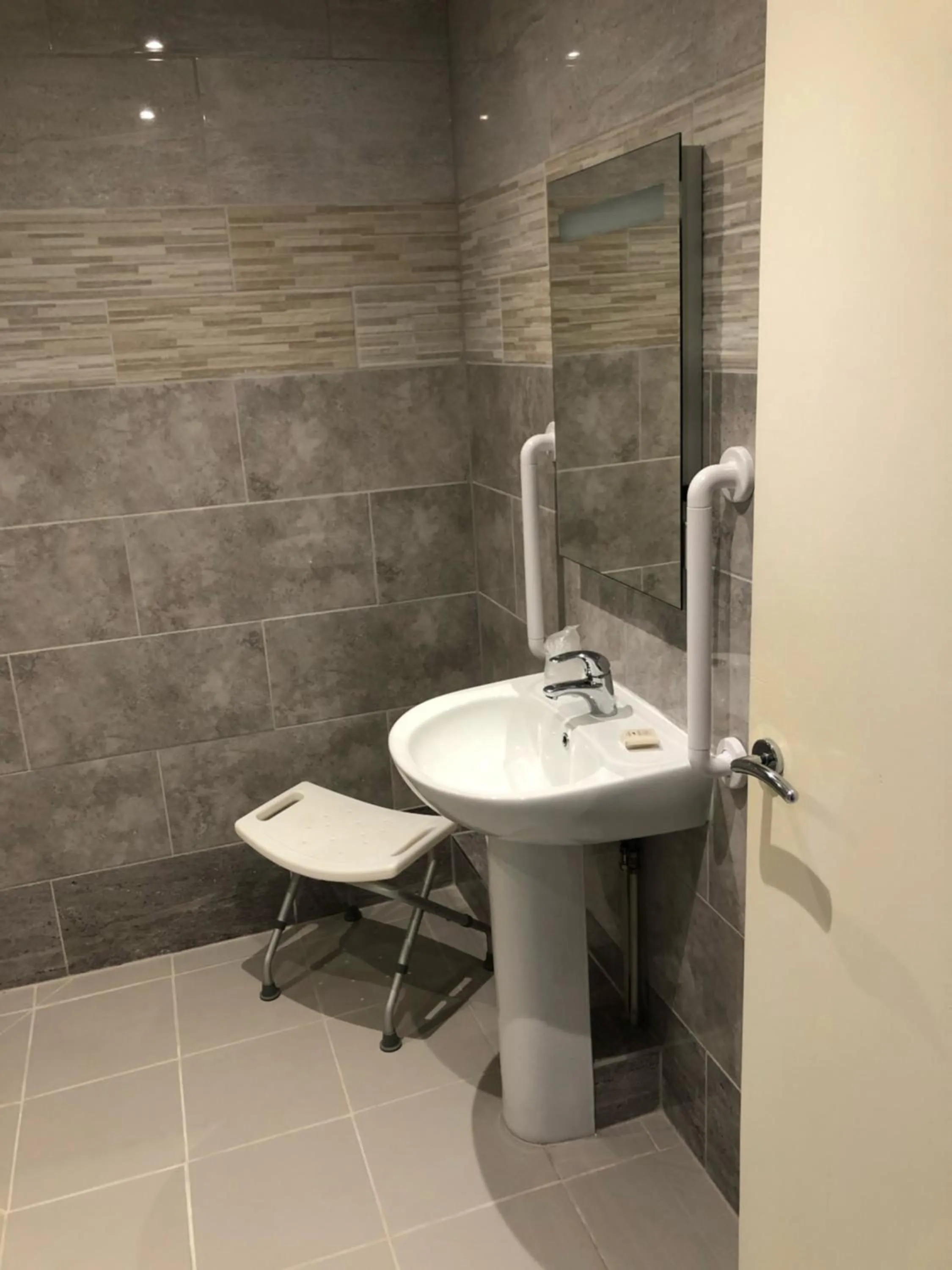 Shower in The Kellbank