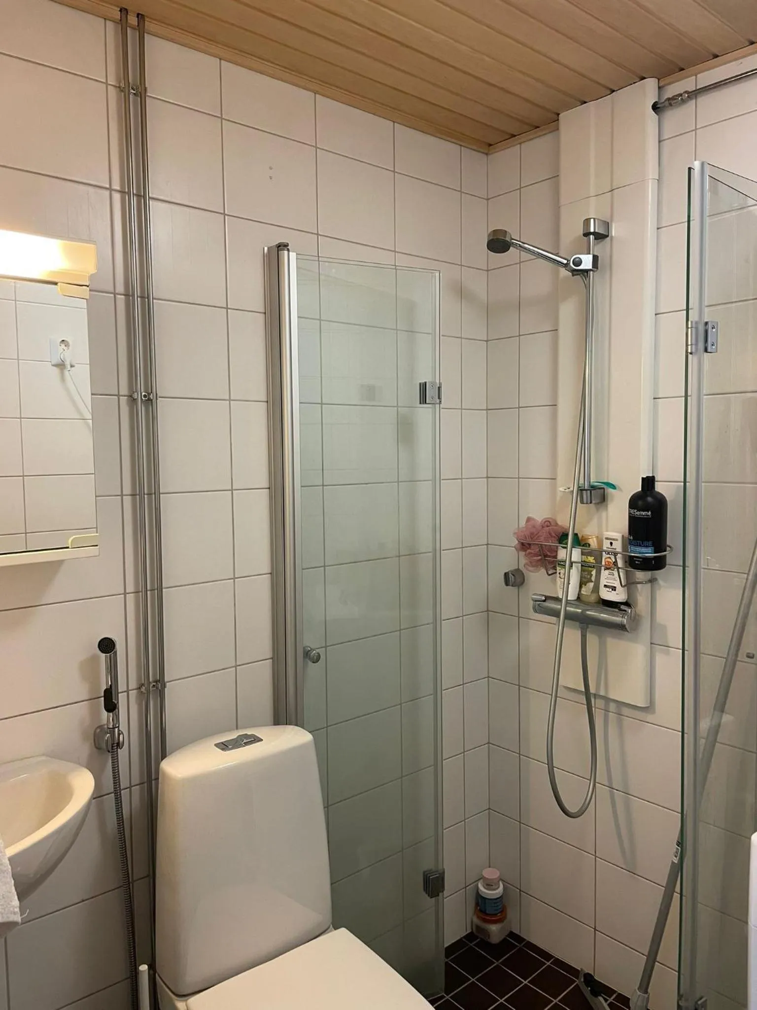 Shower in Kotimaailma Aparthotel Kamppi - pieni yksiö