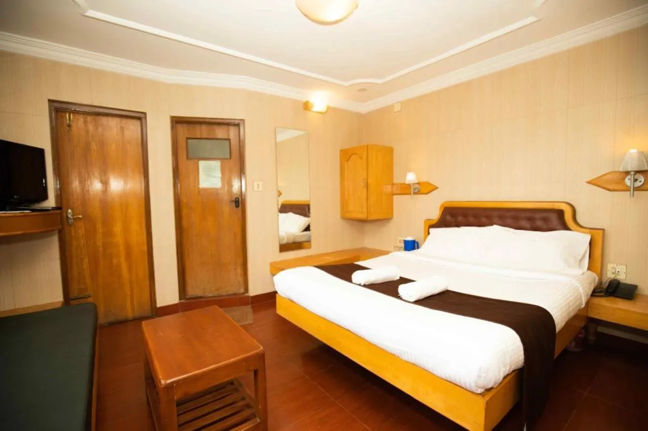 Photo of the whole room, Bed in Lazo Silver Lake , Ooty