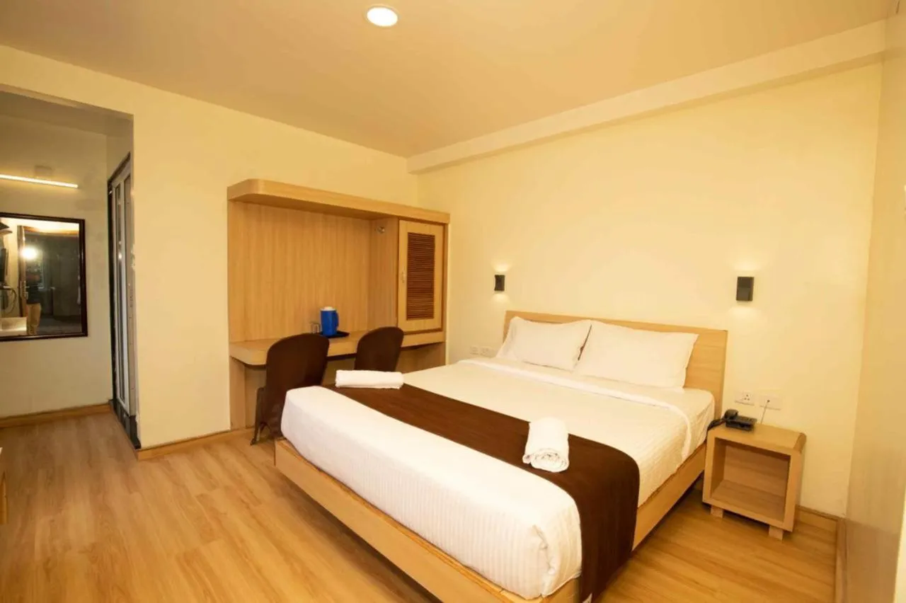 Bedroom, Bed in Lazo Silver Lake , Ooty