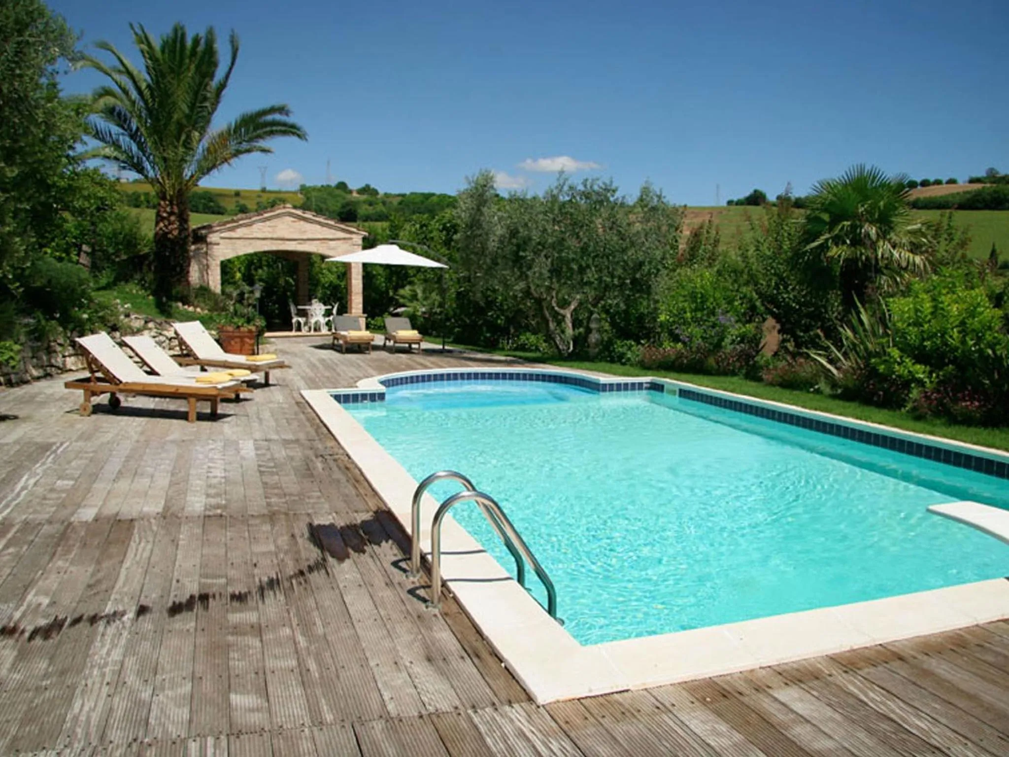 Swimming pool in Villarondanella