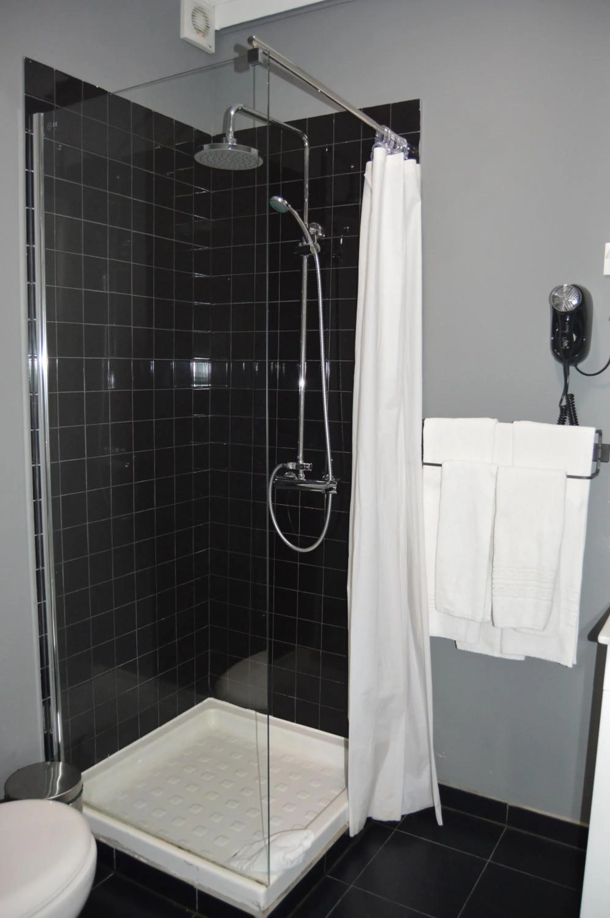 Shower in DOME São Bento