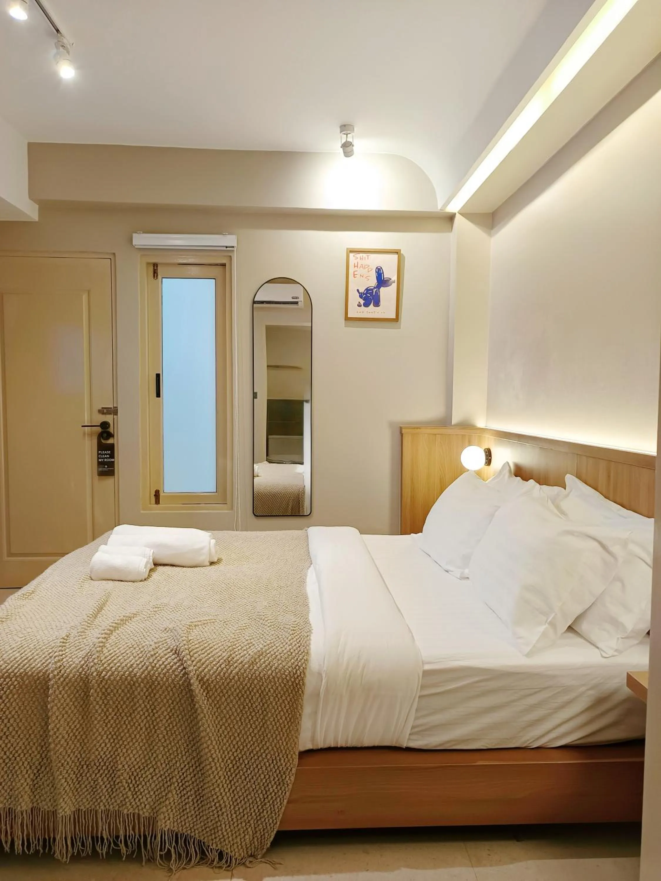 Bed in Urban room samed