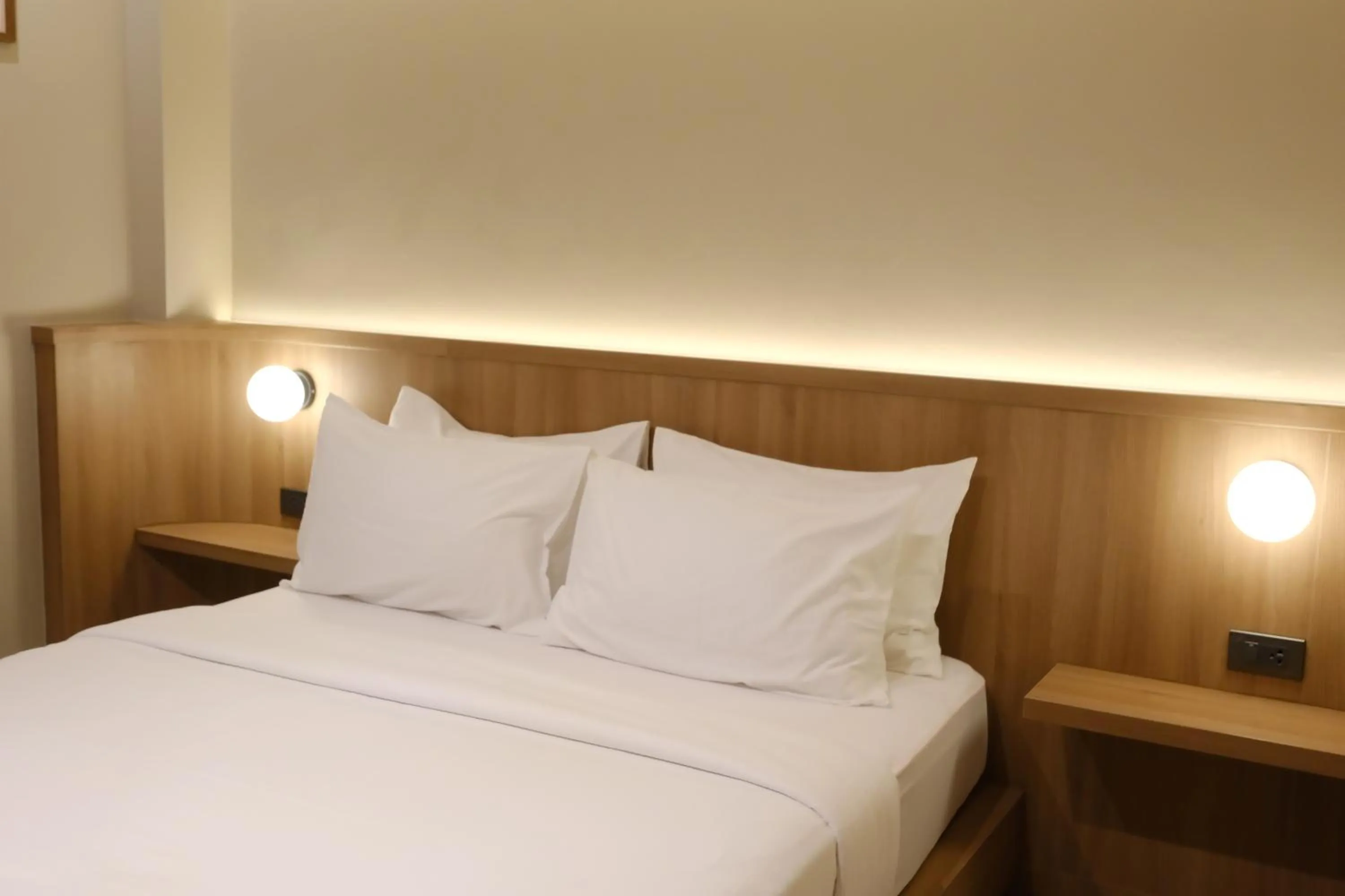 Bed in Urban room samed