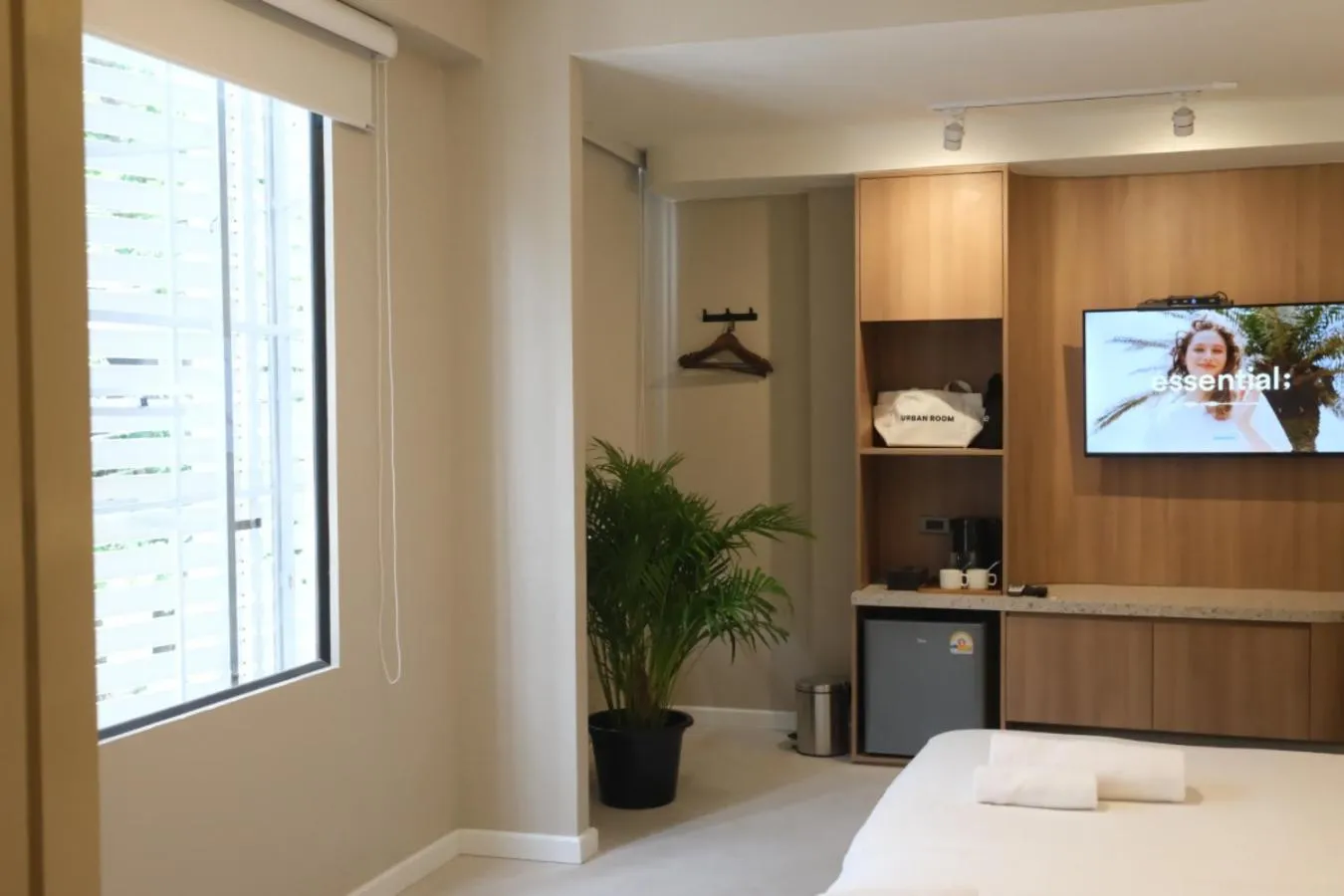 Photo of the whole room, Bed in Urban room samed