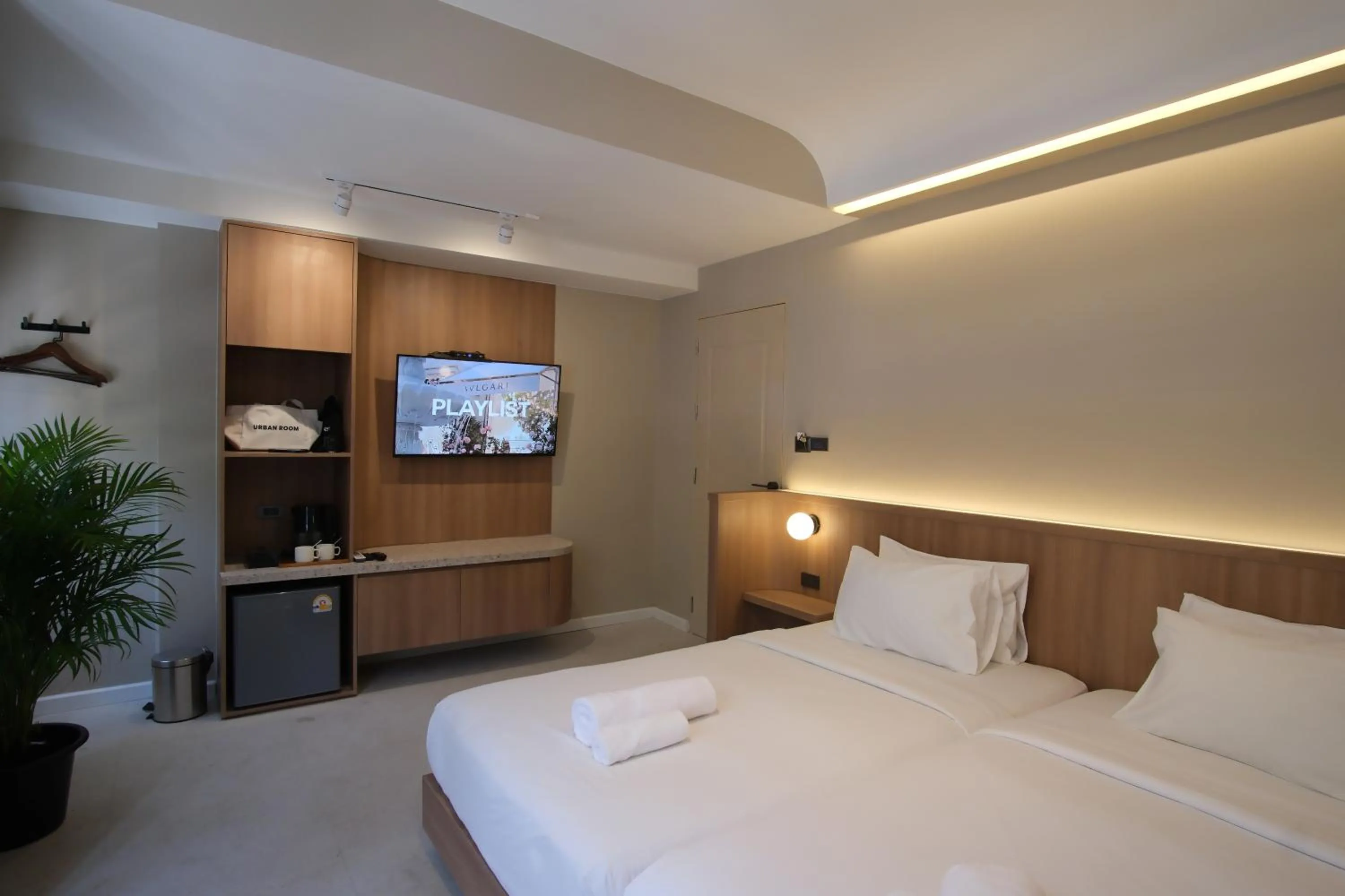 Photo of the whole room, Bed in Urban room samed