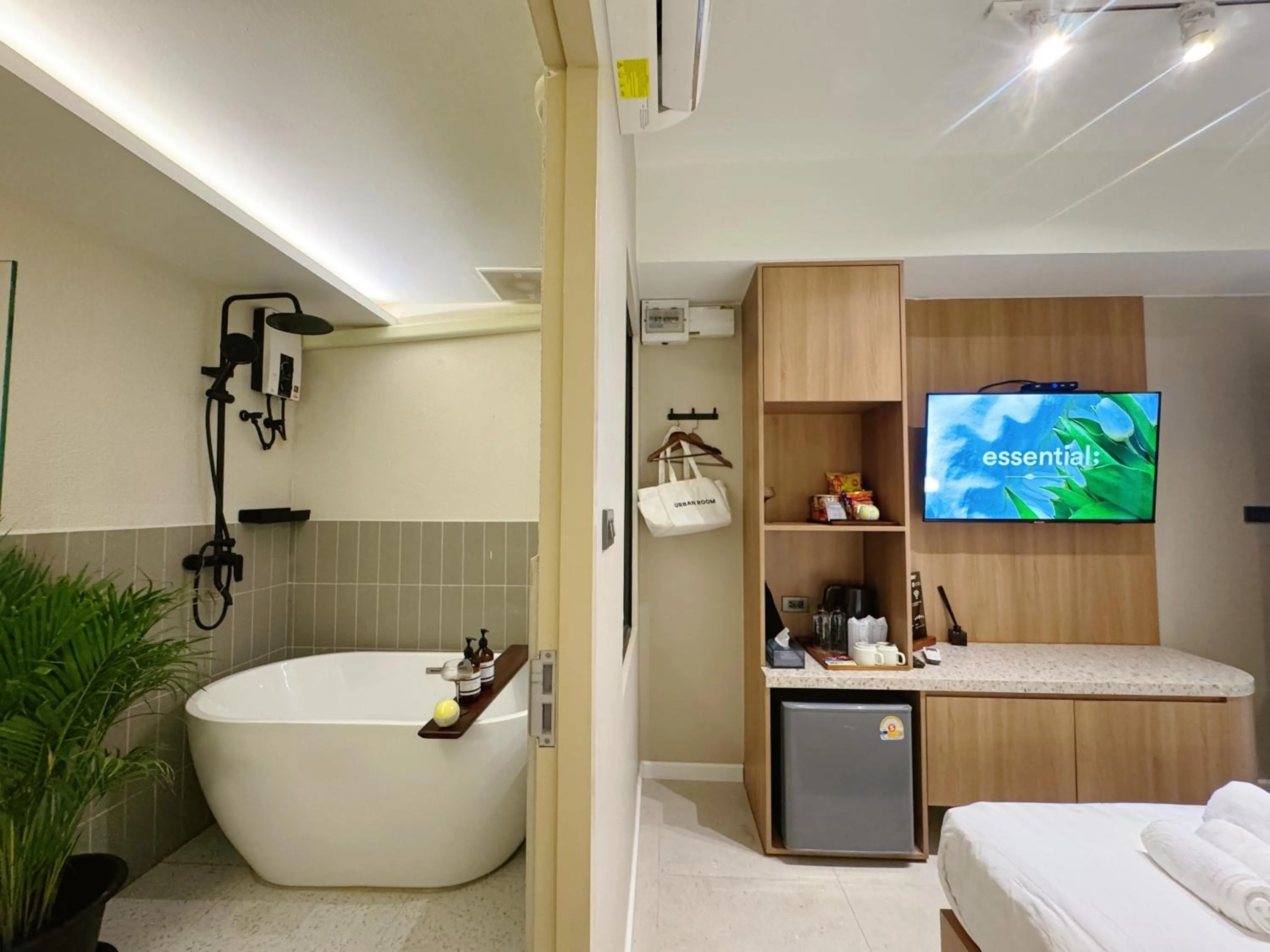 Bed in Urban room samed