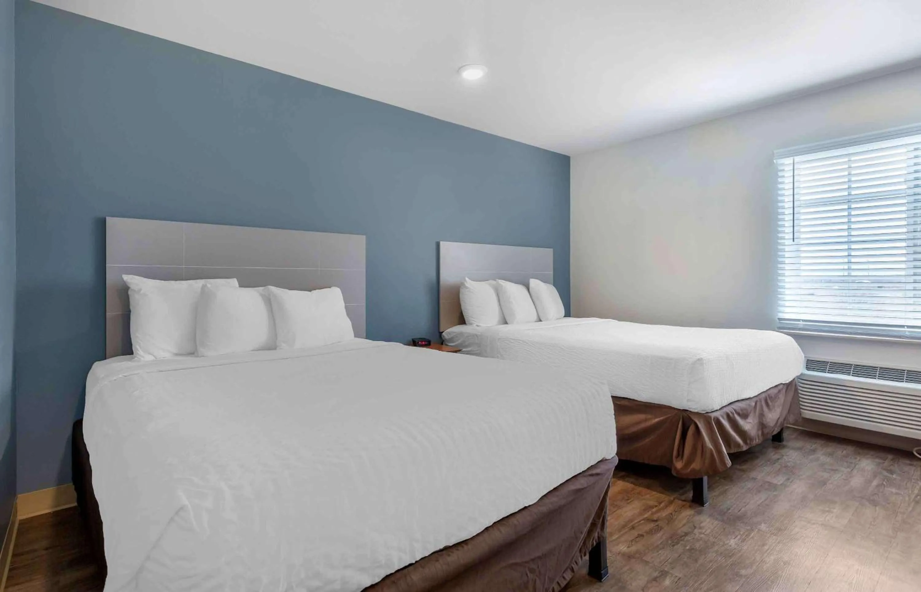 Bedroom, Bed in Extended Stay America Select Suites - Gainesville