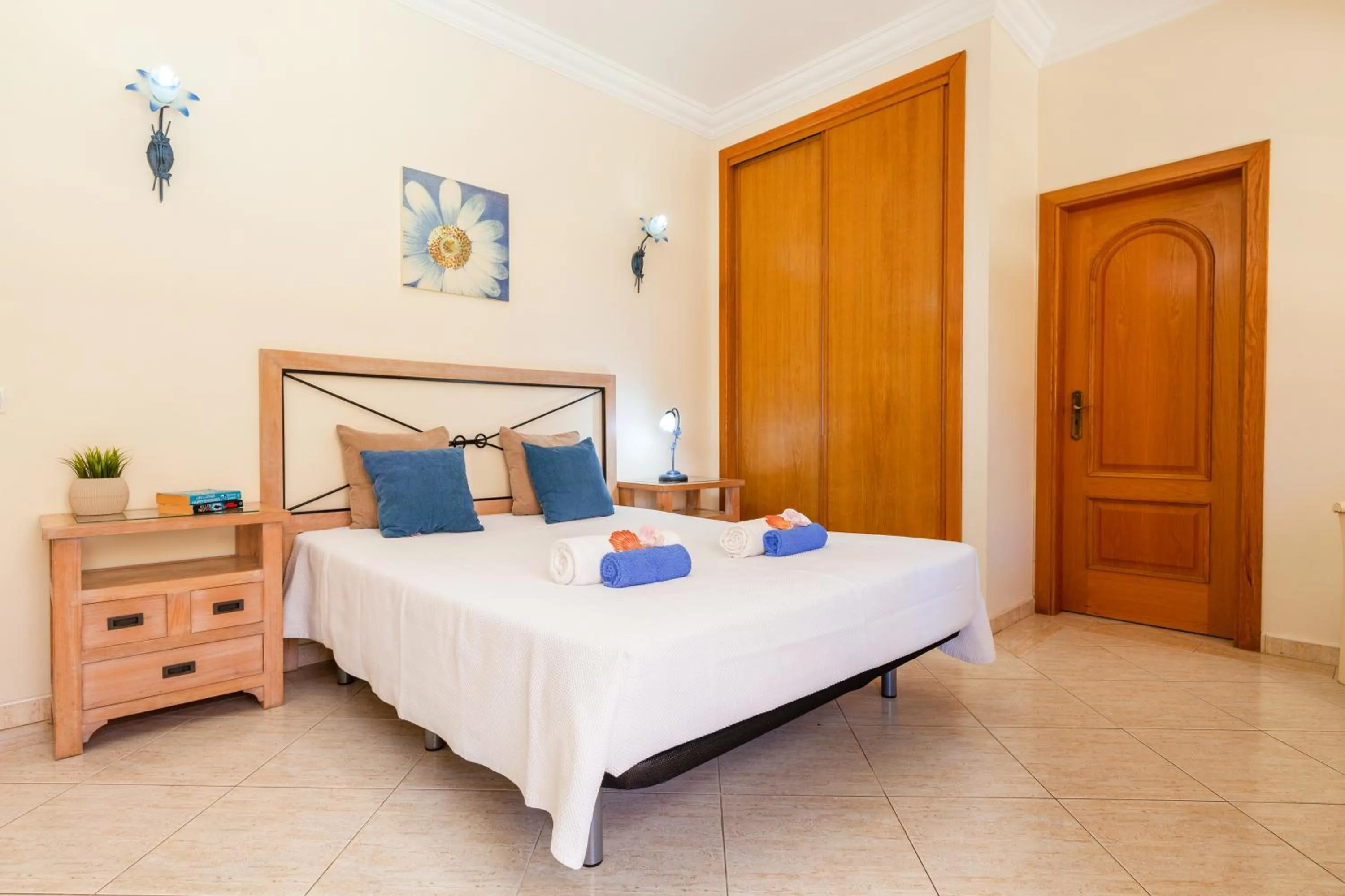 Bed in Villa Agadir by Algarve Vacation