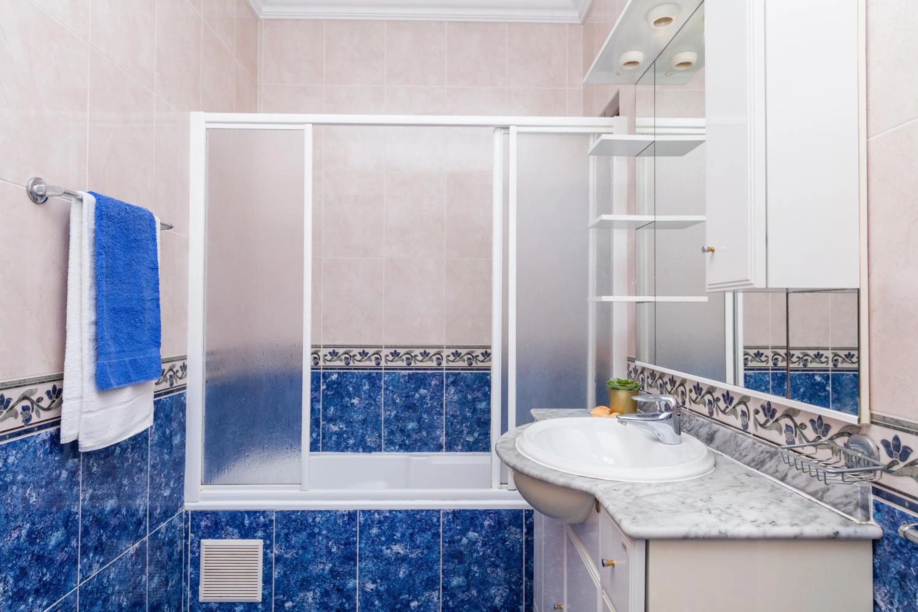 Shower in Villa Agadir by Algarve Vacation