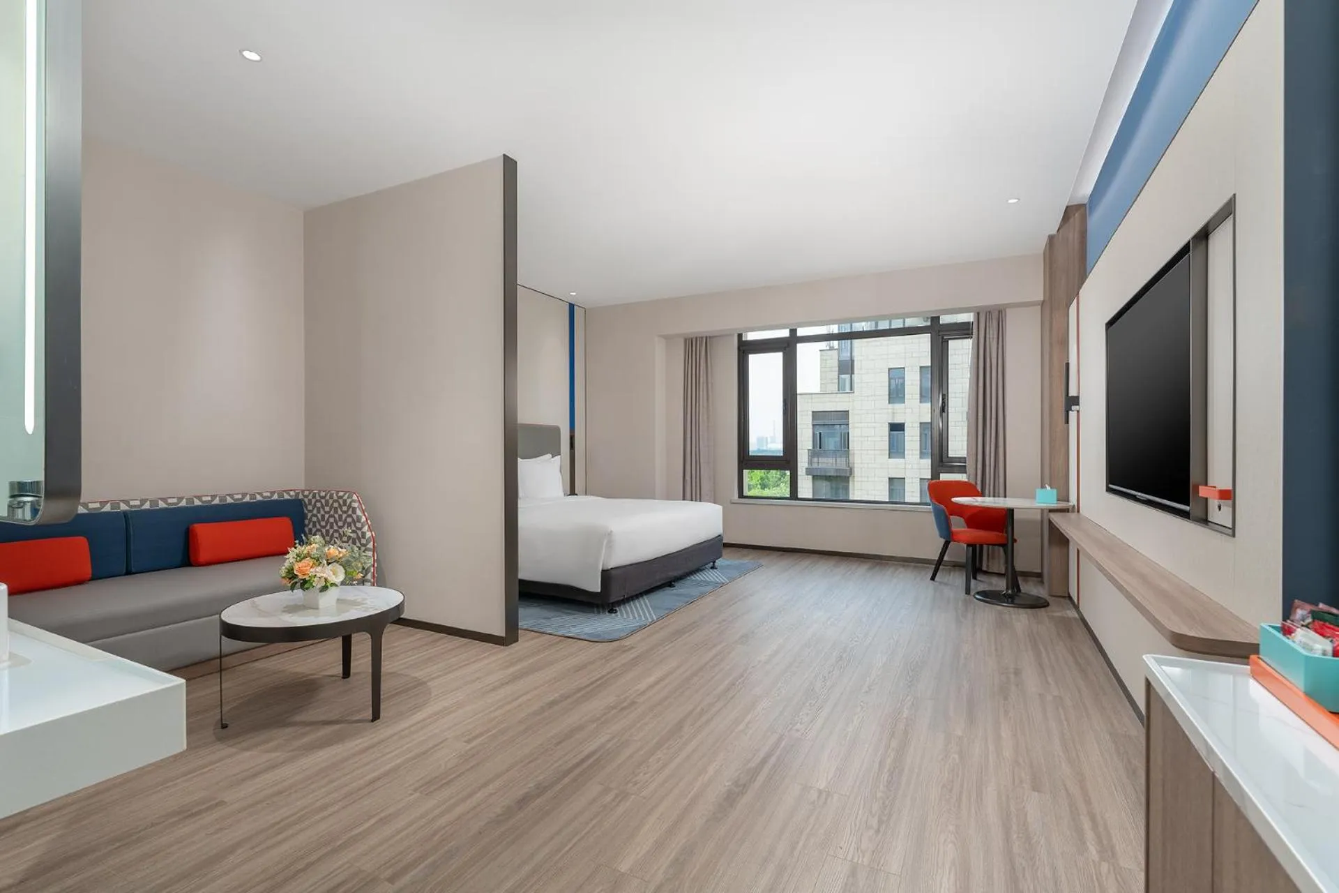 Photo of the whole room, Bed in Holiday Inn Express Xi'an North Station by IHG