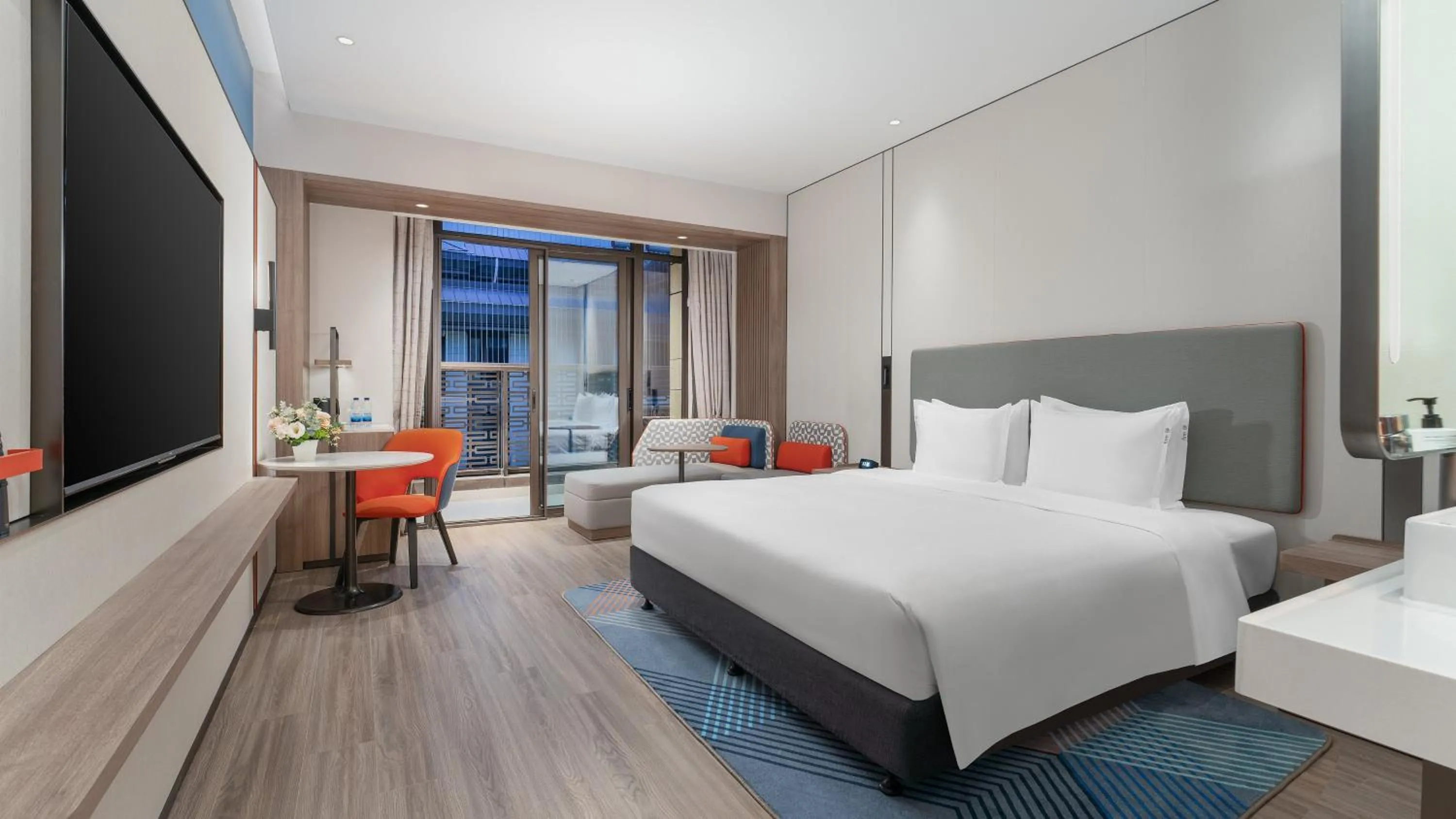 Photo of the whole room, Bed in Holiday Inn Express Xi'an North Station by IHG
