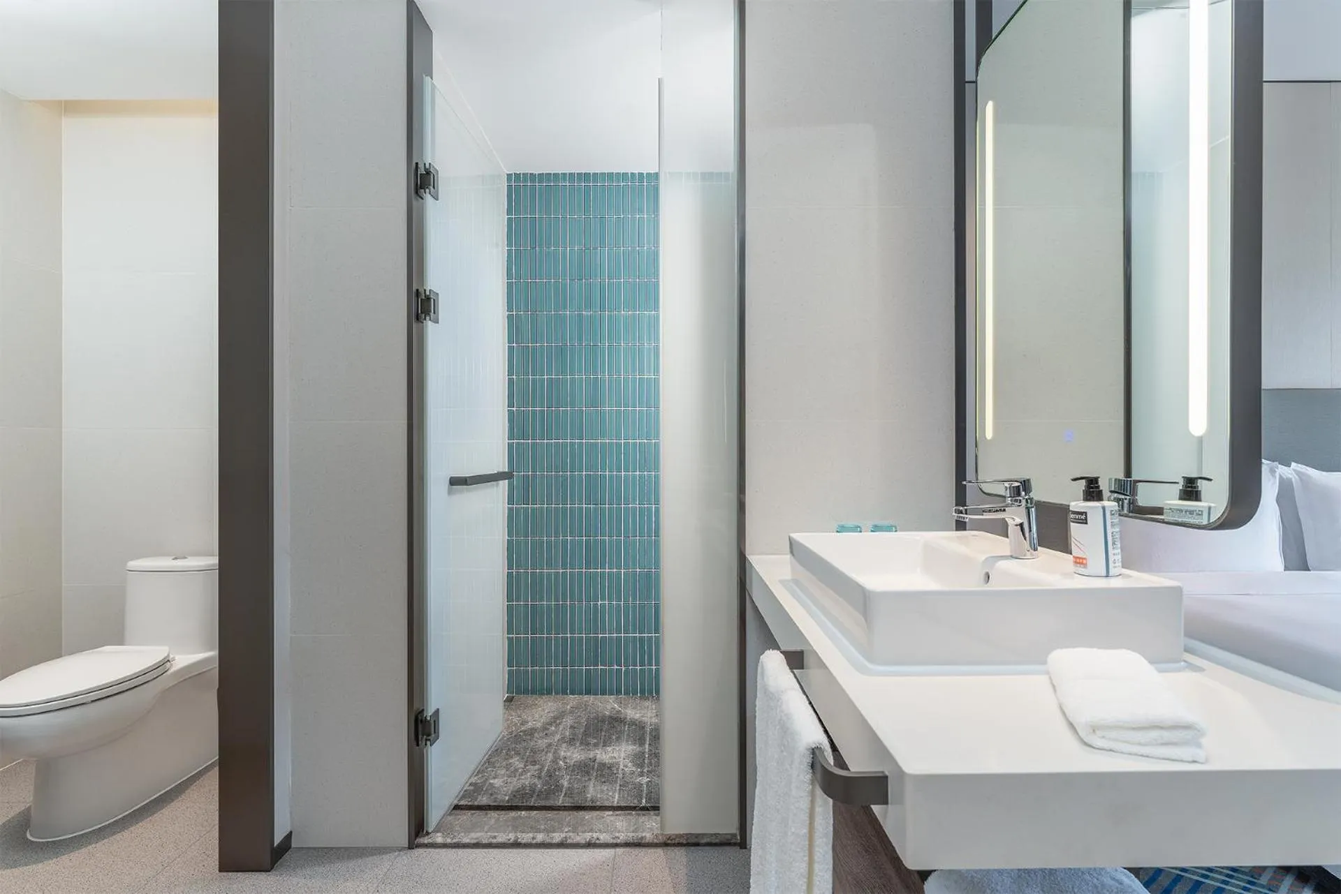 Shower in Holiday Inn Express Xi'an North Station by IHG