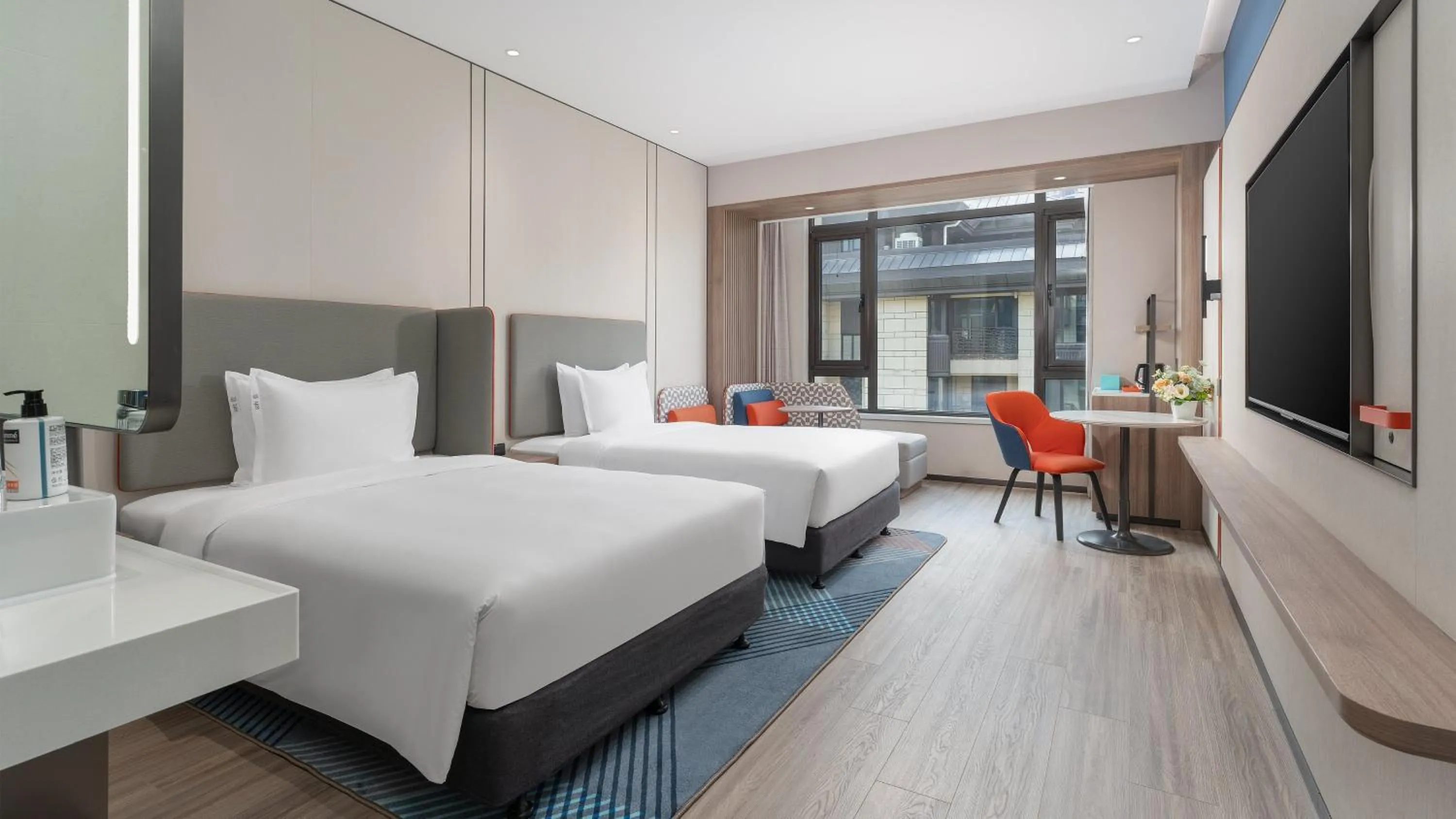 Photo of the whole room, Bed in Holiday Inn Express Xi'an North Station by IHG