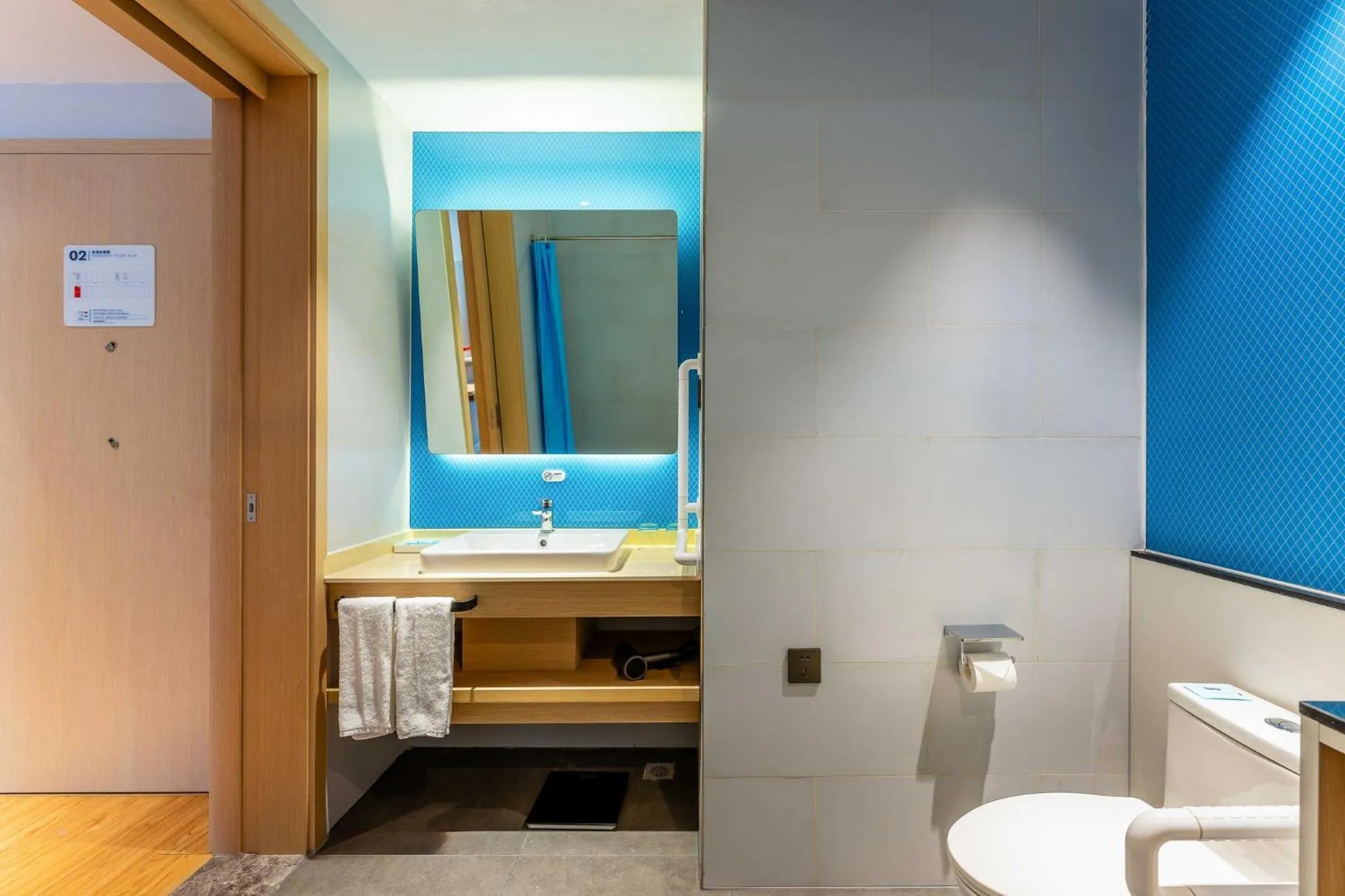 Photo of the whole room in Holiday Inn Express Wuxi East Station by IHG