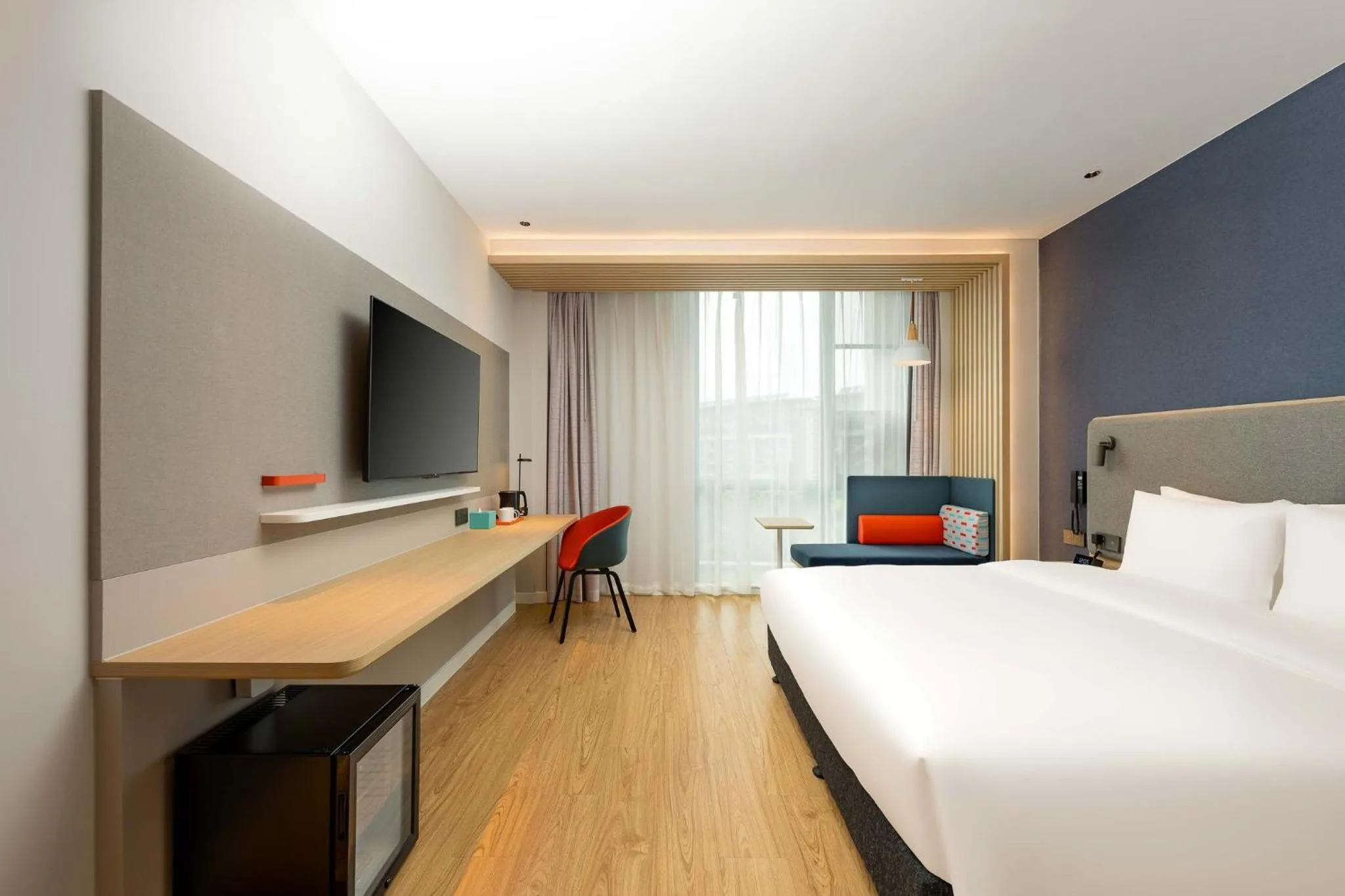 Photo of the whole room, Bed in Holiday Inn Express Wuxi East Station by IHG
