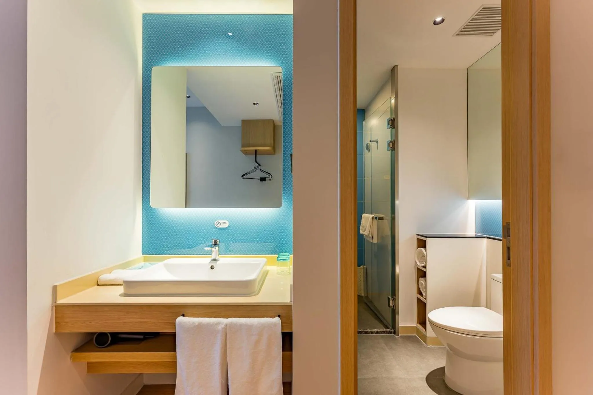 Photo of the whole room in Holiday Inn Express Wuxi East Station by IHG