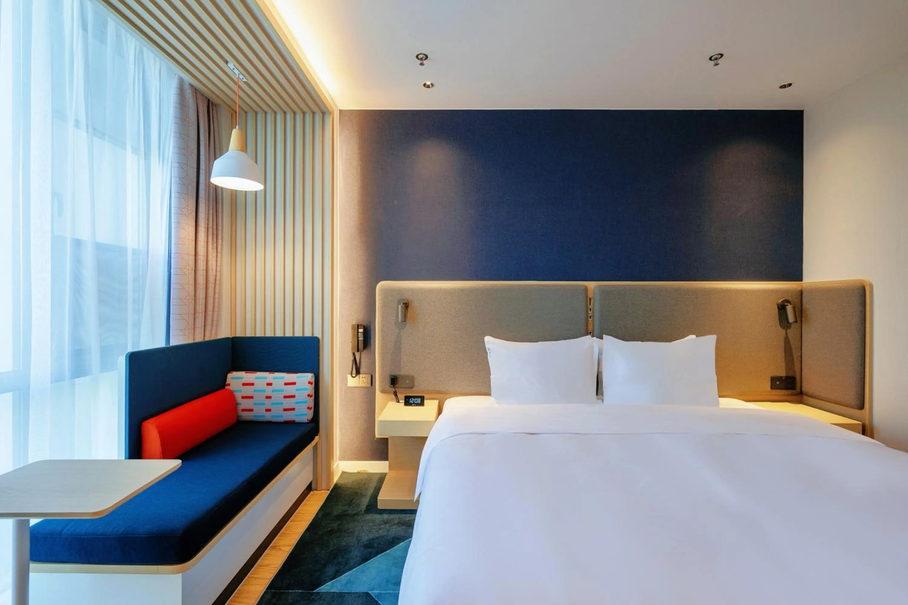 Photo of the whole room, Bed in Holiday Inn Express Wuxi East Station by IHG