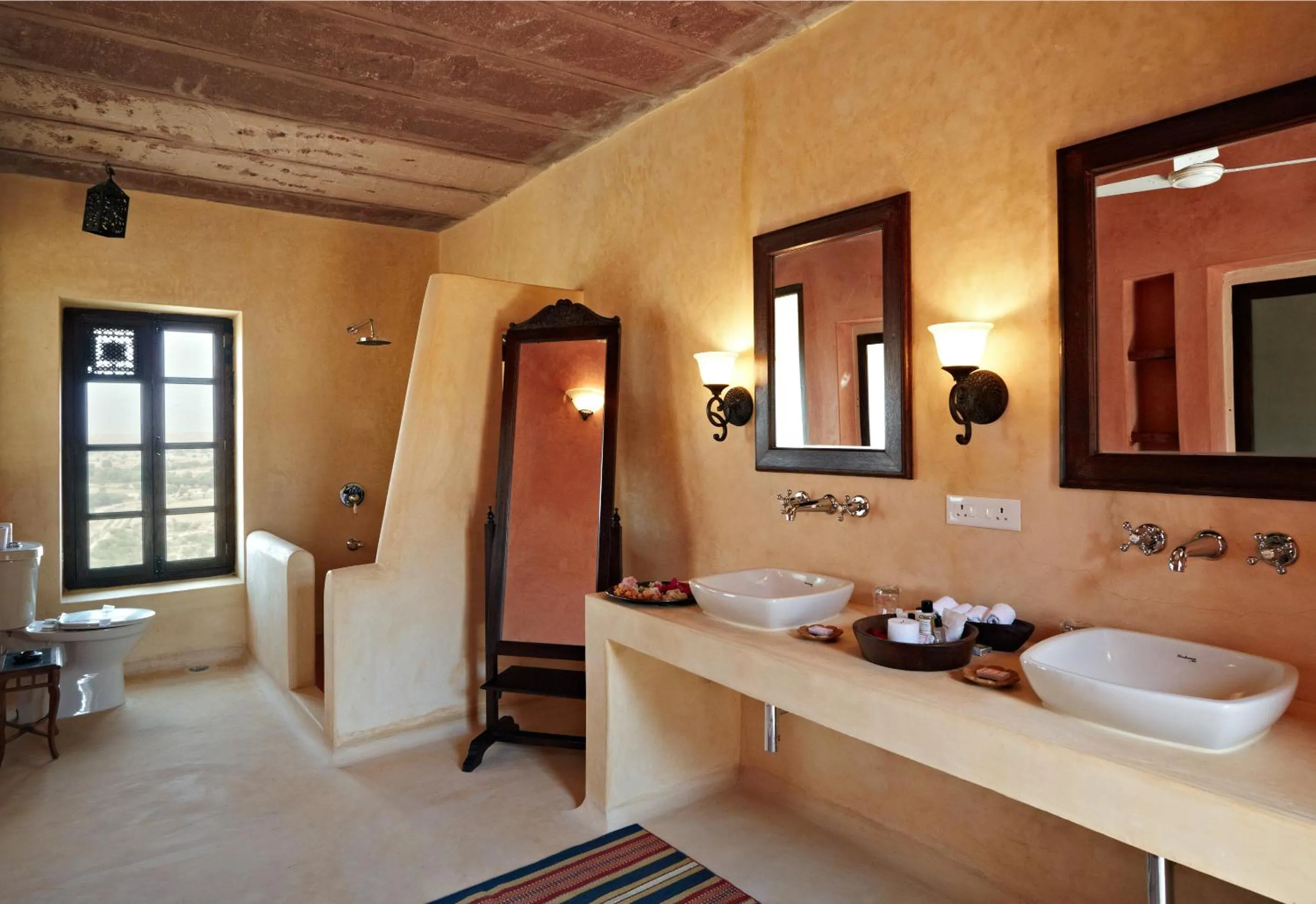 Shower in Ramathra Fort