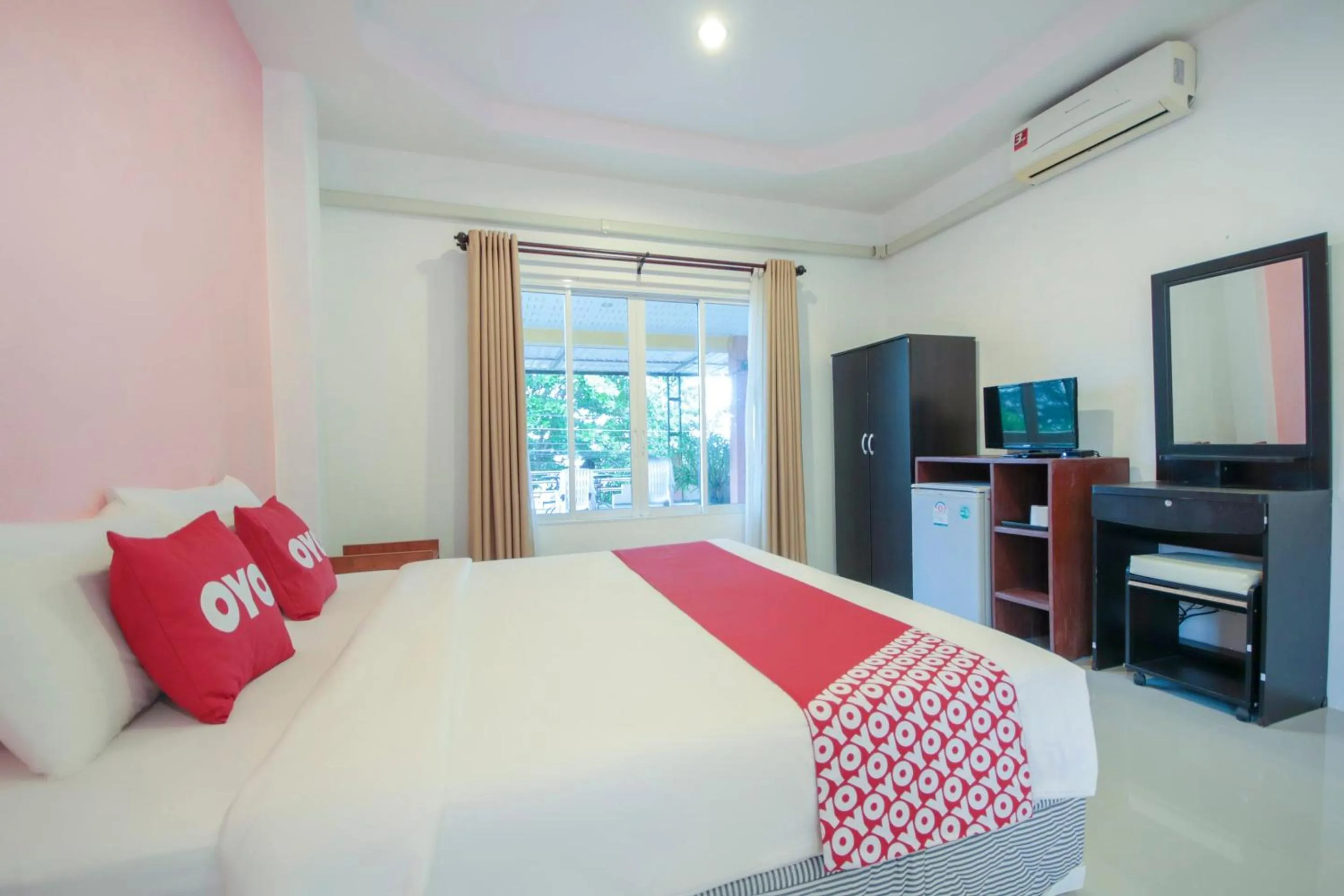 Bedroom in OYO 1120 The Royhanna Beach Home