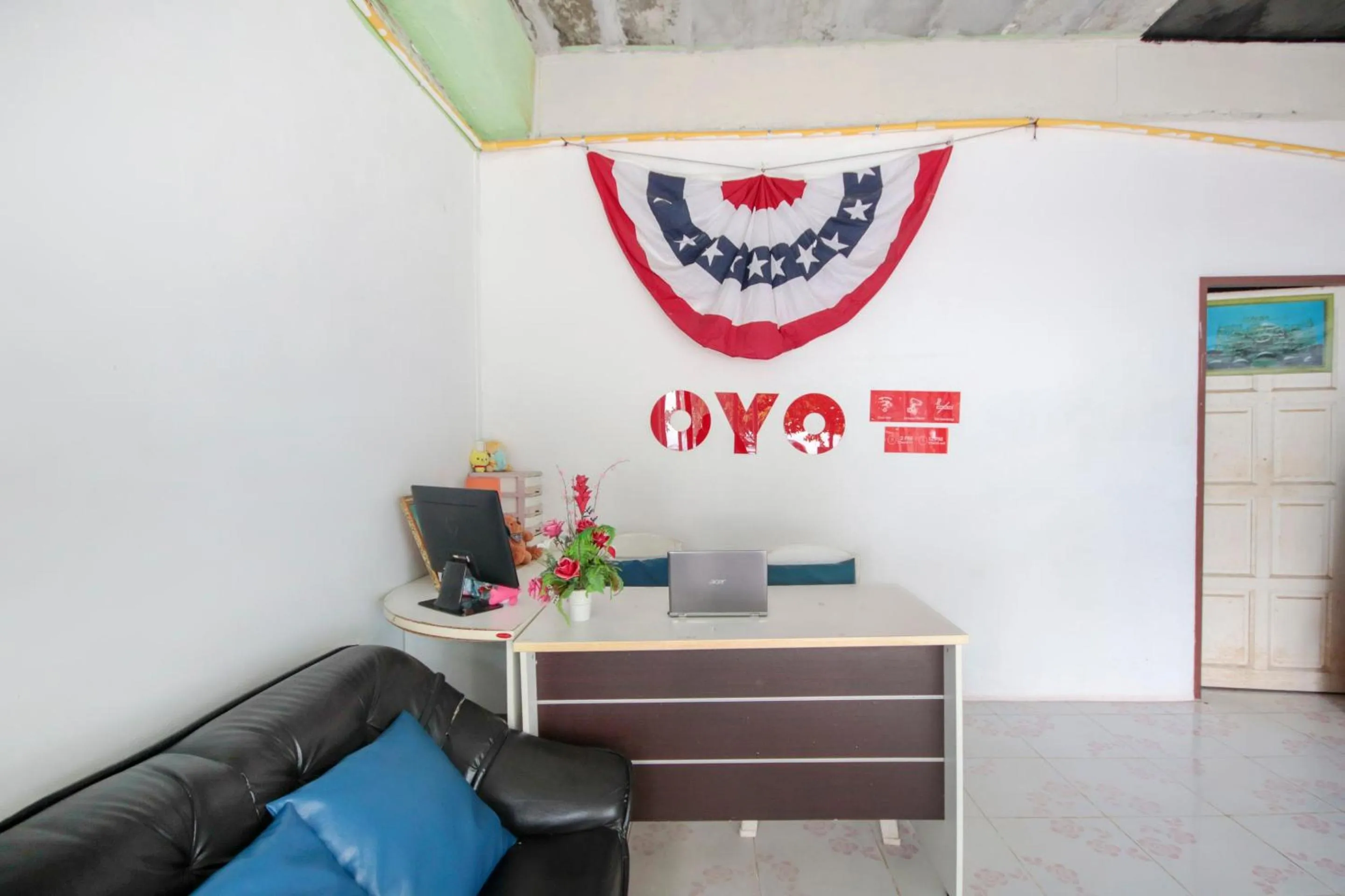 Lobby or reception in OYO 1120 The Royhanna Beach Home