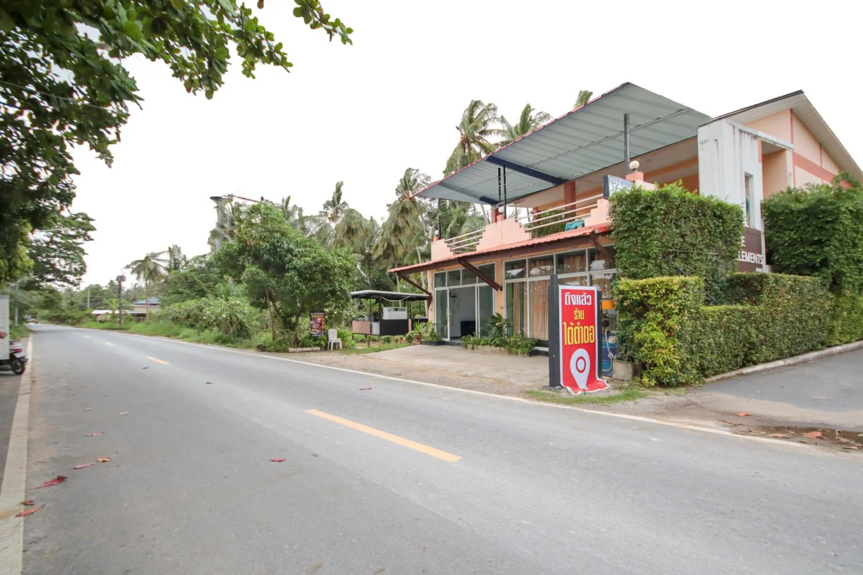 Facade/entrance, Property Building in OYO 1120 The Royhanna Beach Home