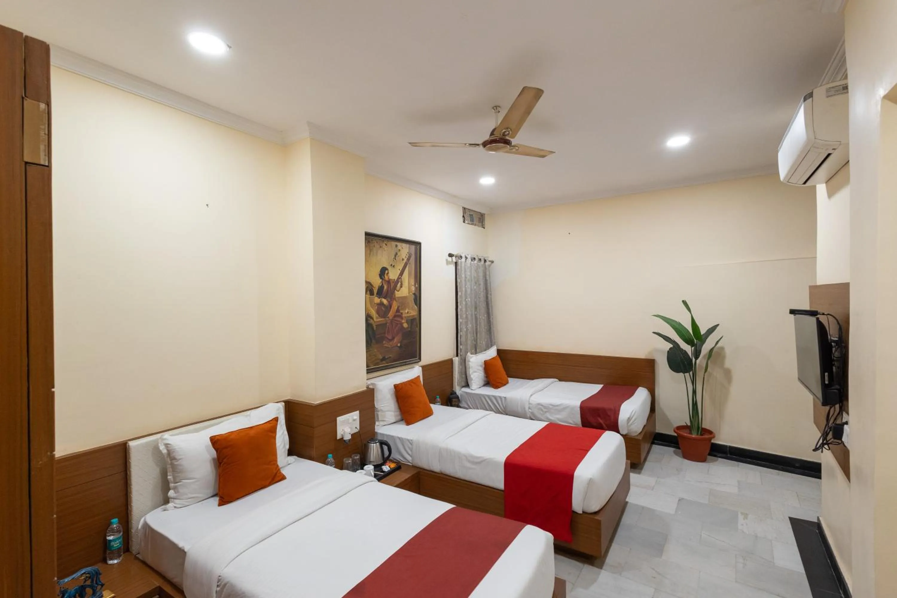 Bed in Hide-In Udaipur - A Lake View Boutique Hotel