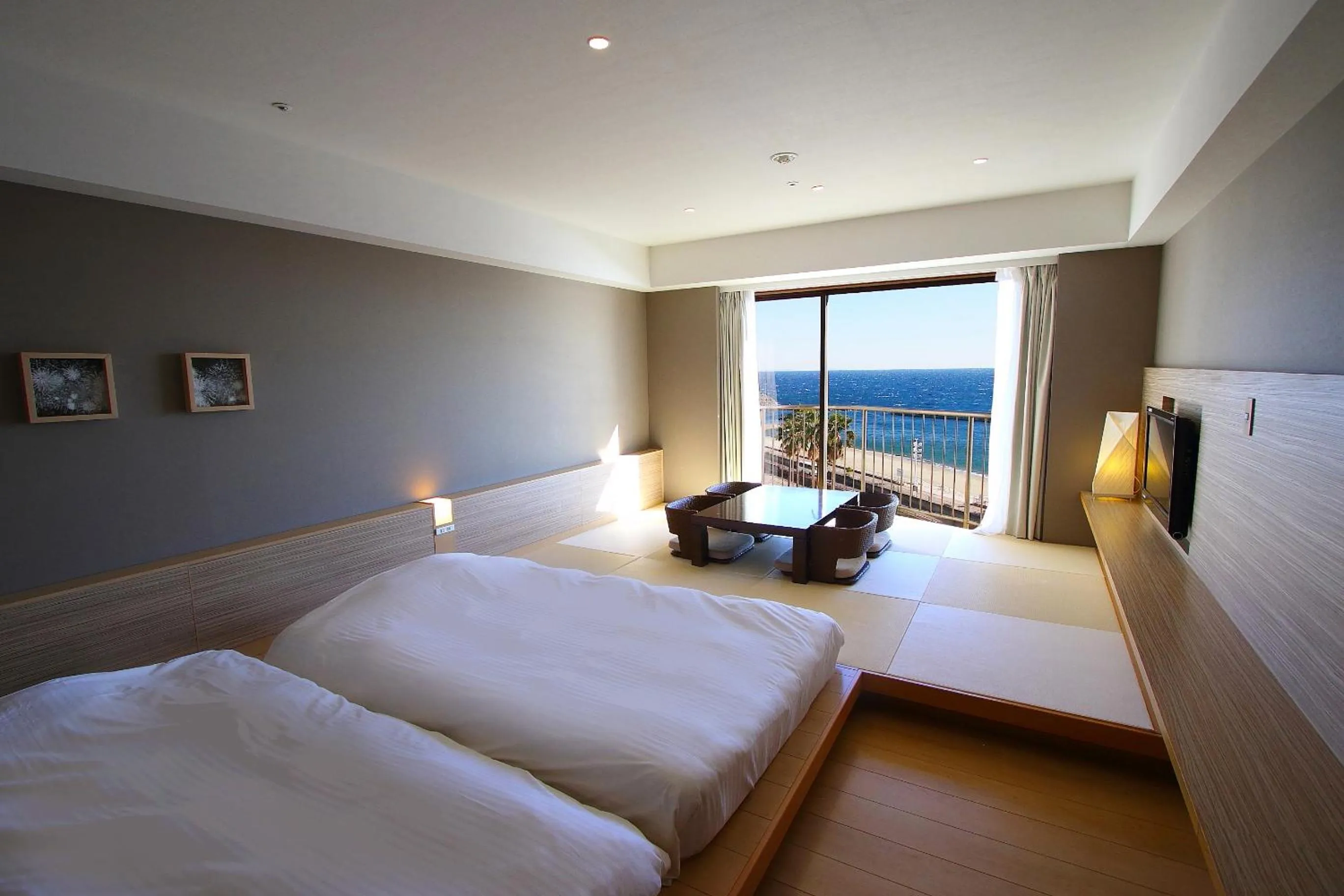Bed in Atami Seaside Spa & Resort