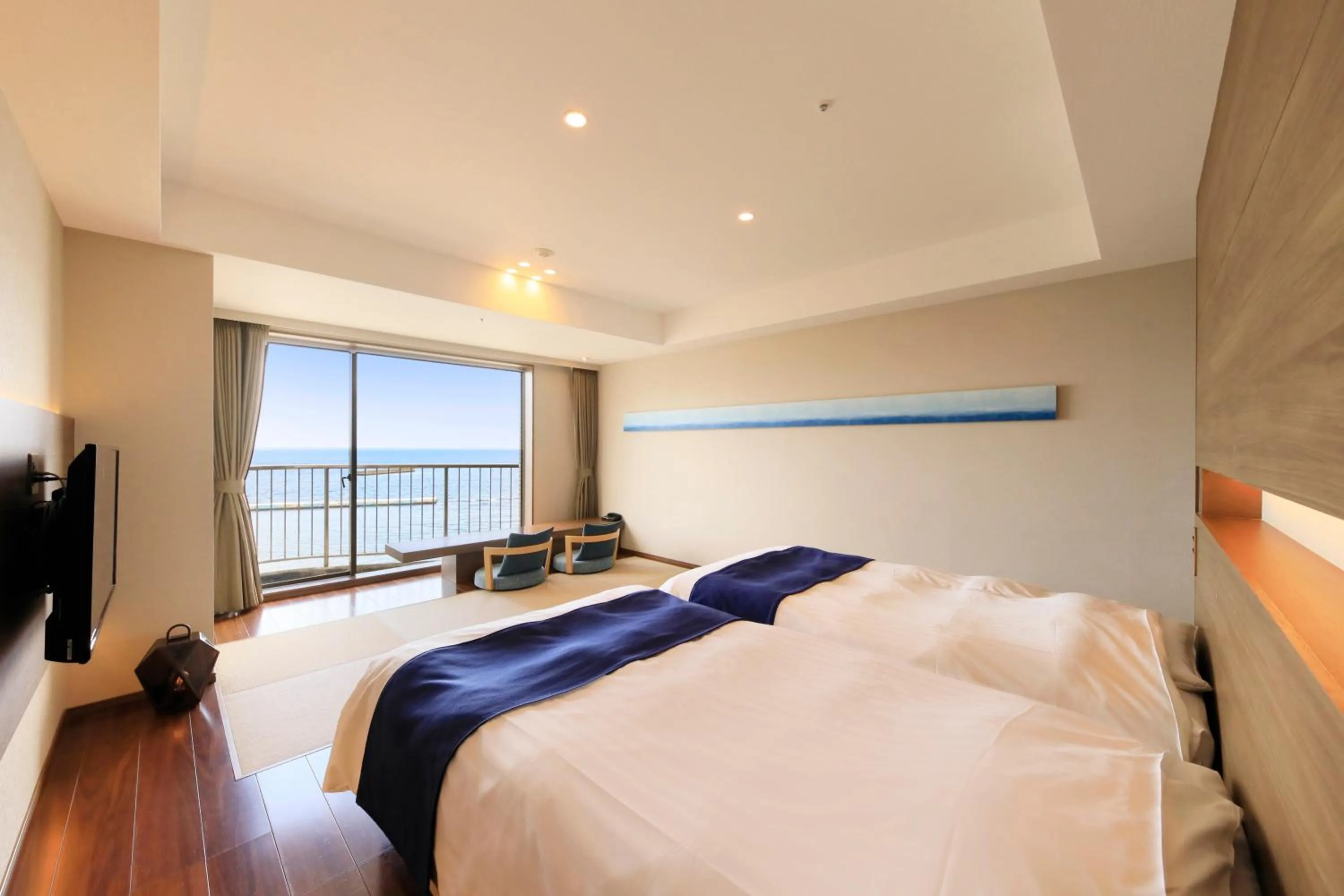 Bed in Atami Seaside Spa & Resort