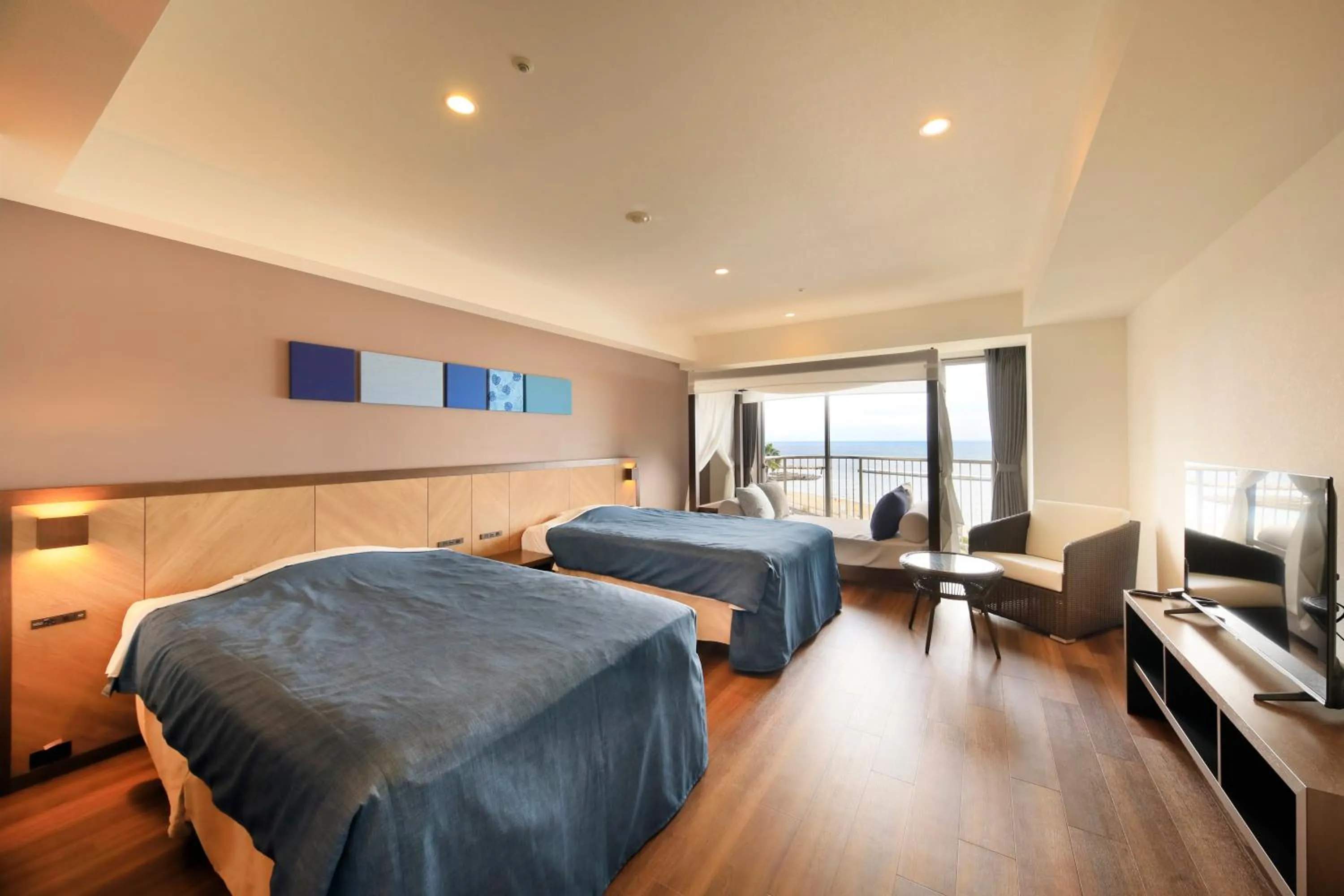 Bed in Atami Seaside Spa & Resort