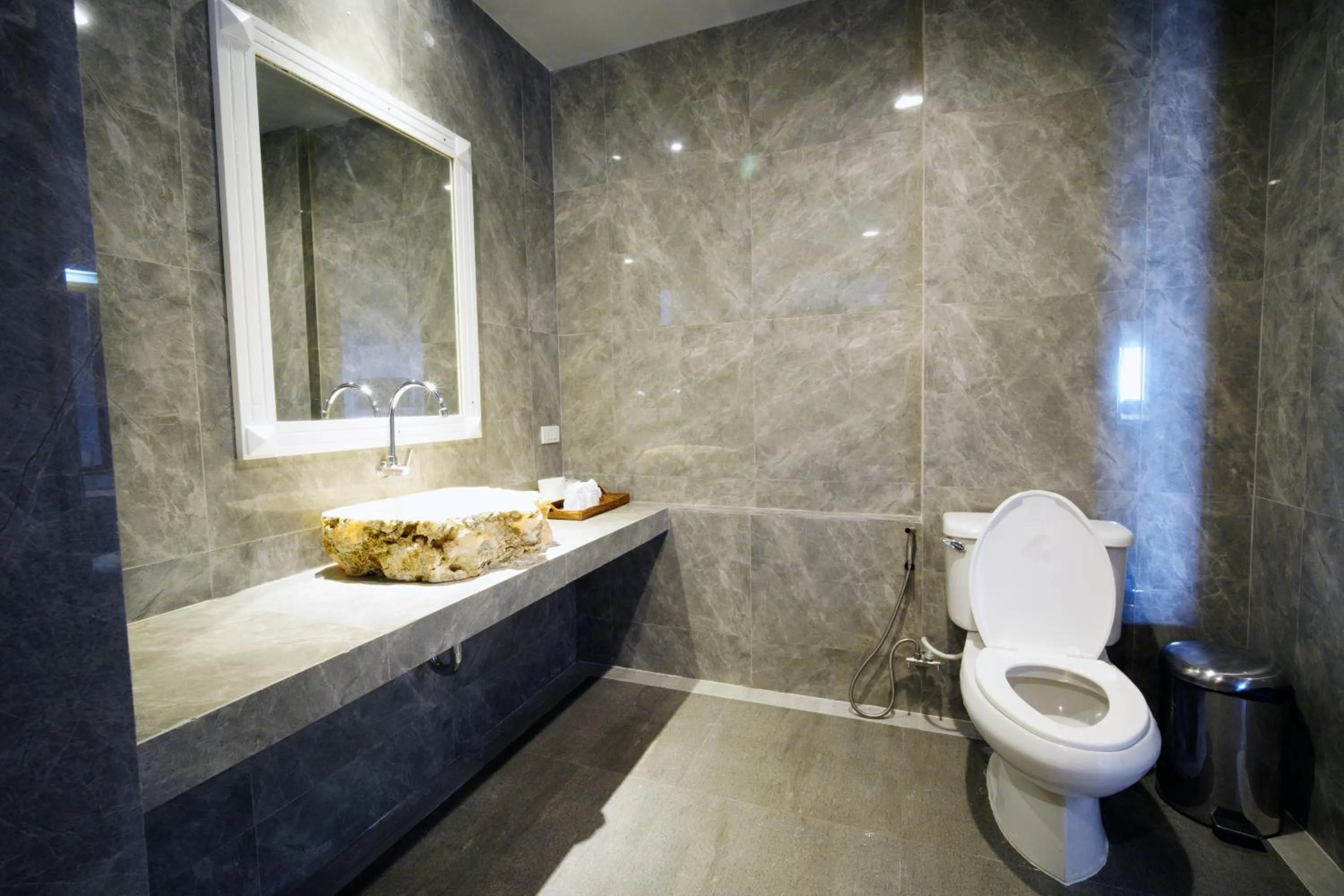 Toilet in Villa Cha Cha Chaolao Beach Resort