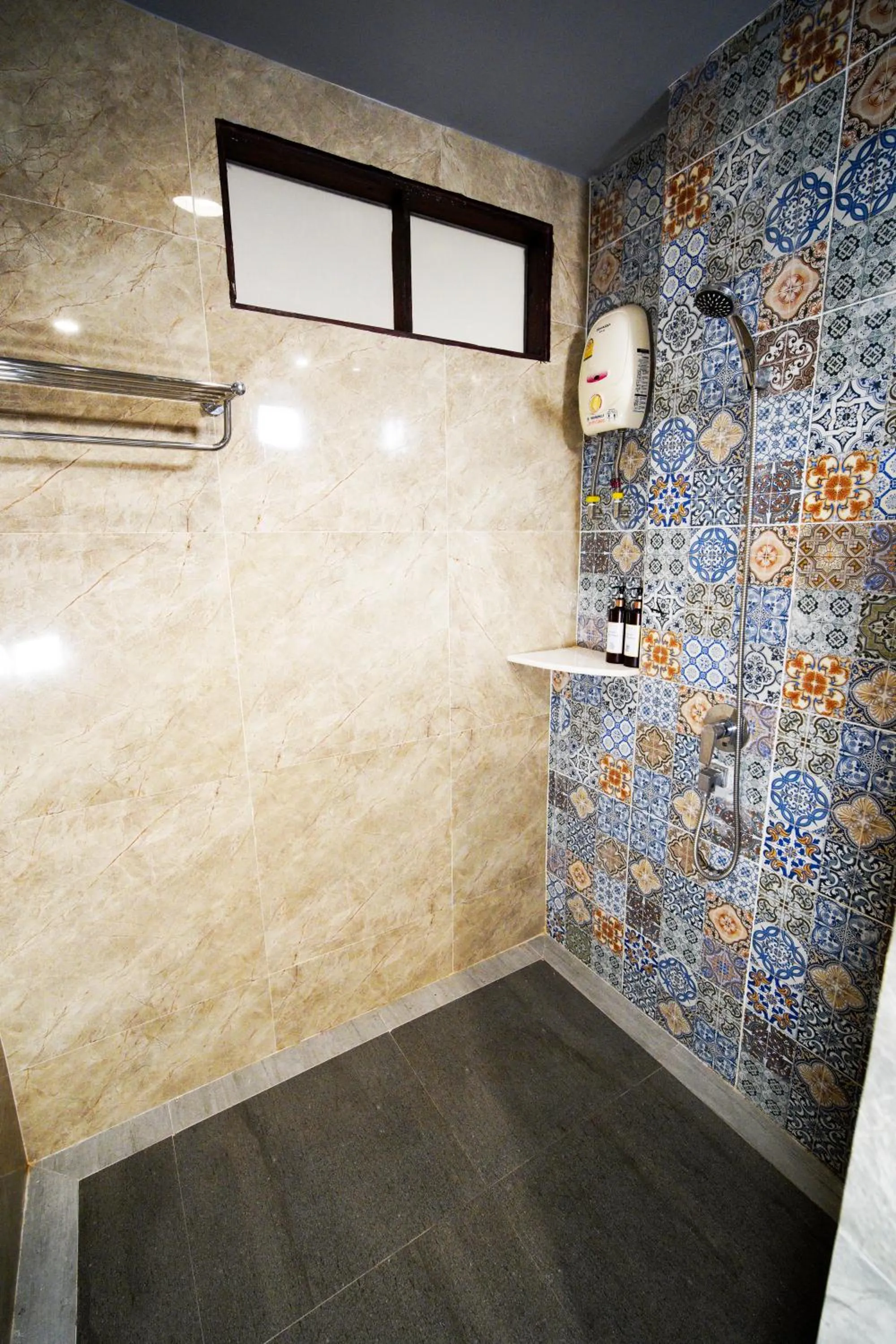 Shower in Villa Cha Cha Chaolao Beach Resort