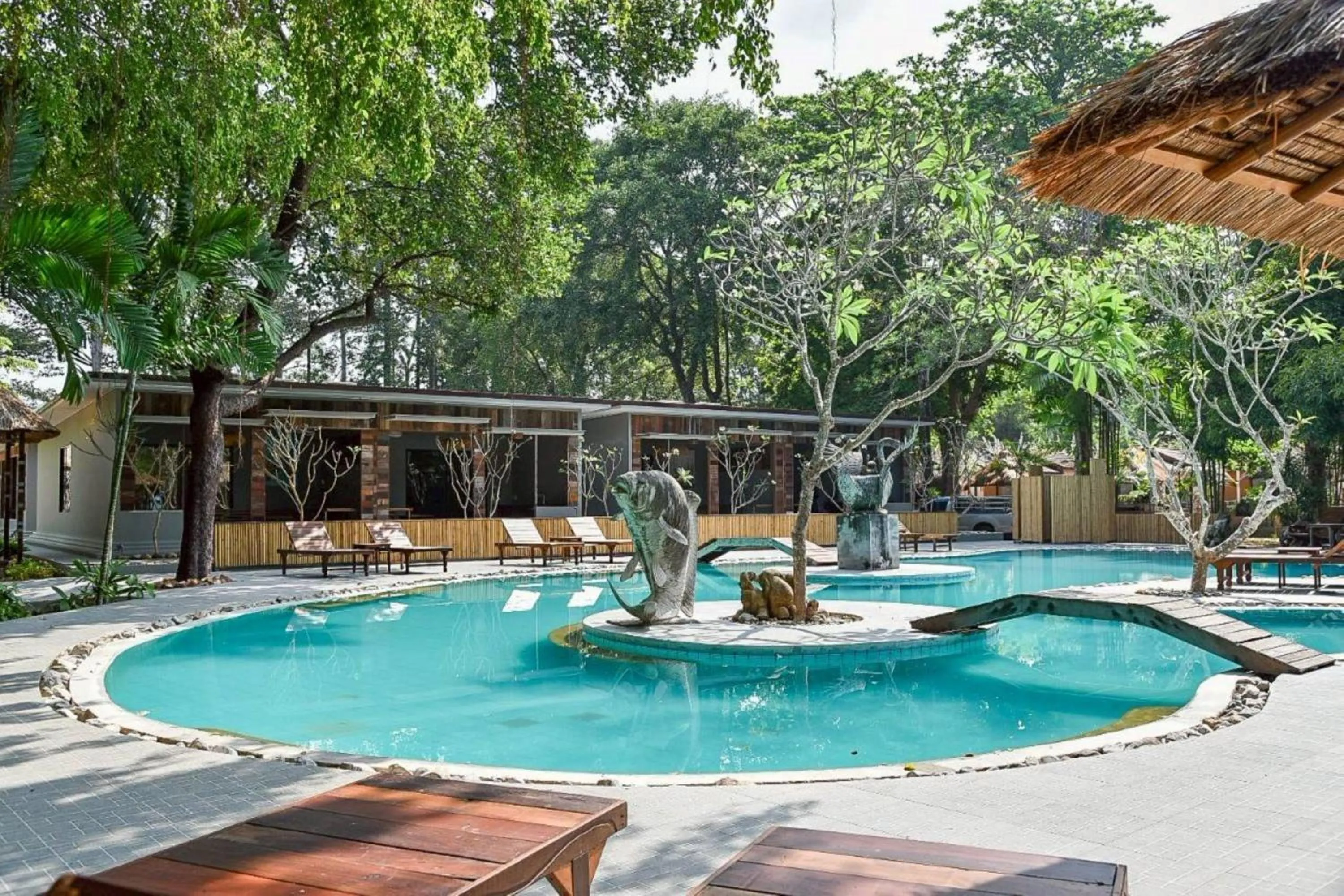 Swimming pool in Villa Cha Cha Chaolao Beach Resort