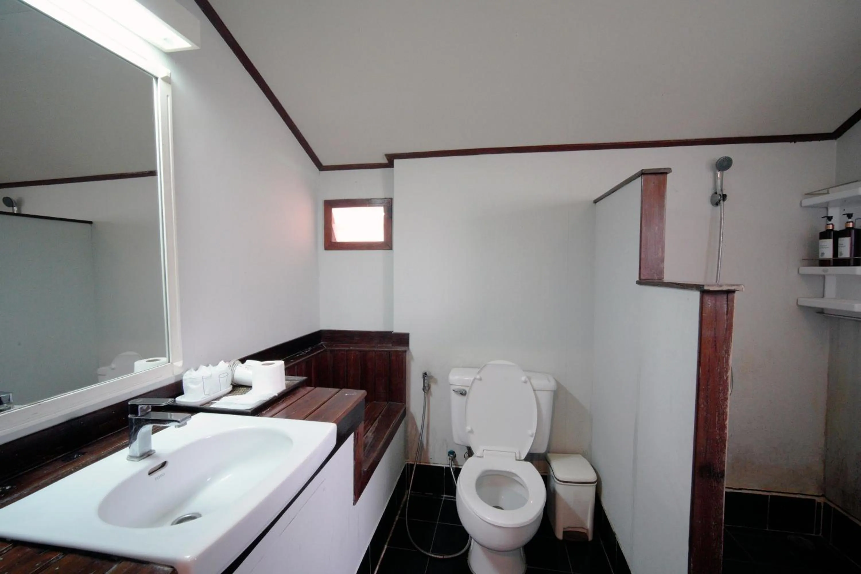 Toilet in Villa Cha Cha Chaolao Beach Resort