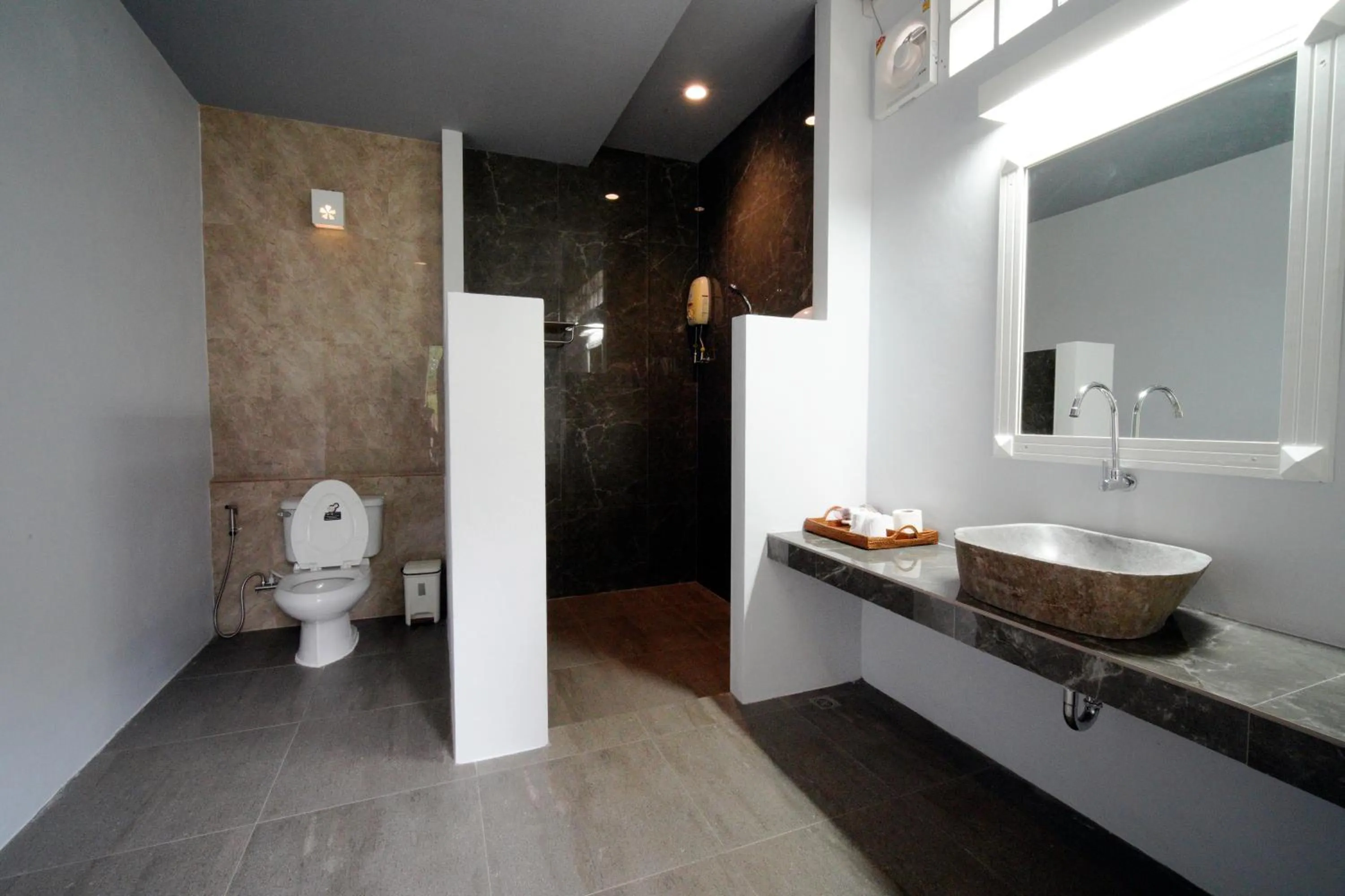 Shower in Villa Cha Cha Chaolao Beach Resort