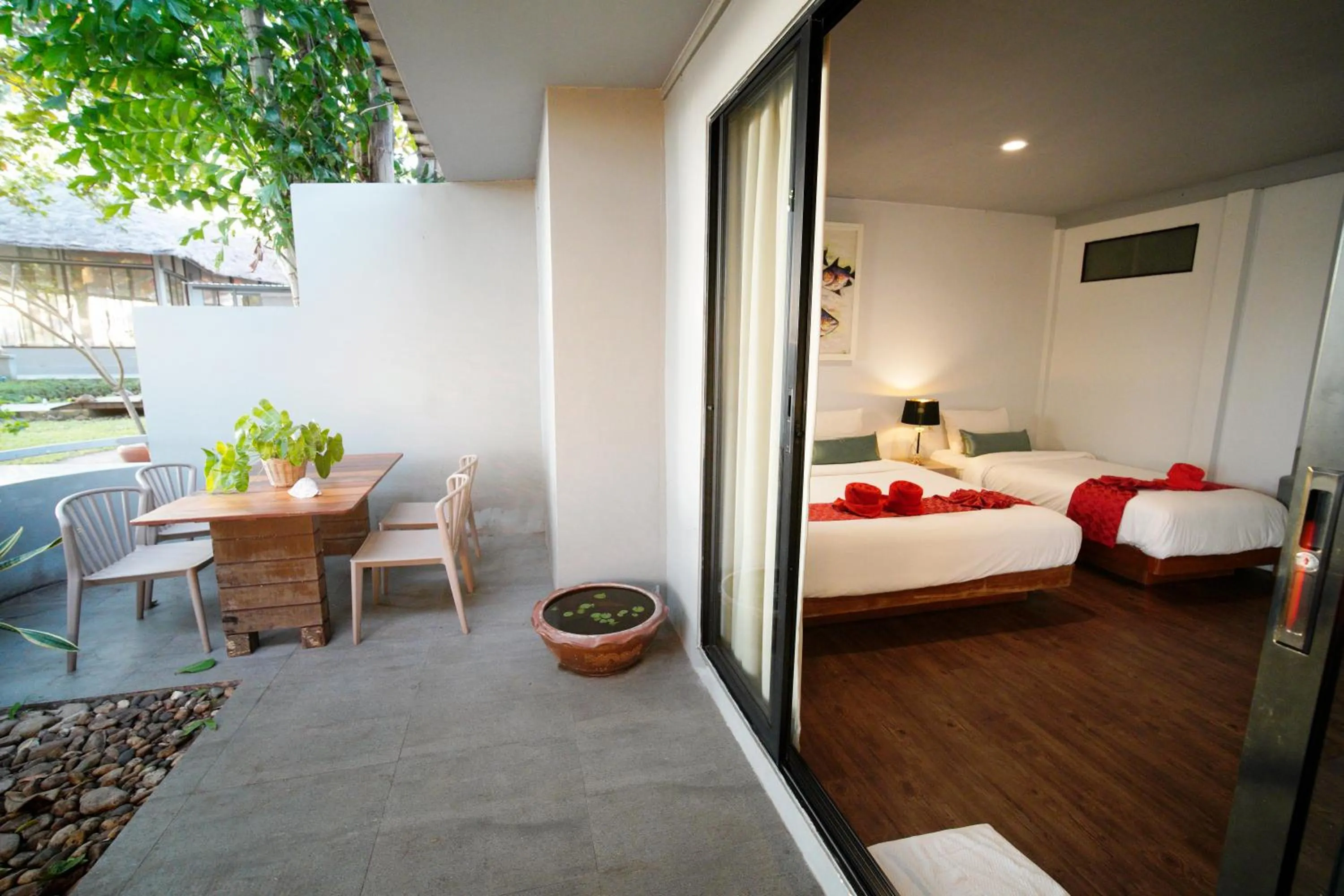 Balcony/Terrace, Bed in Villa Cha Cha Chaolao Beach Resort