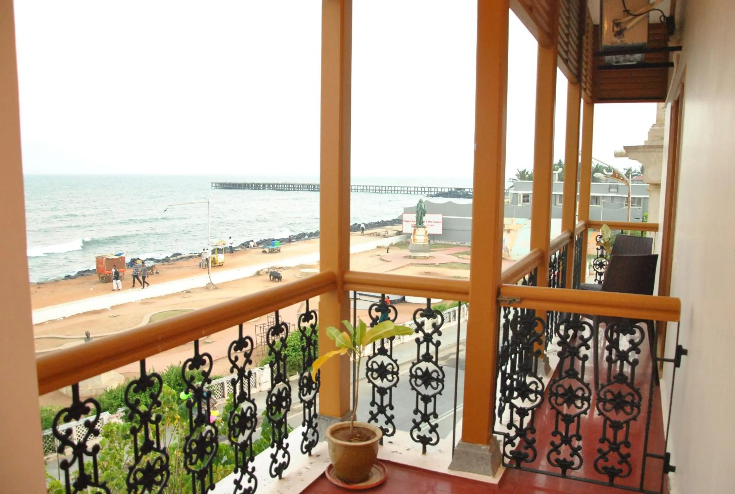 Balcony/Terrace in Cours CHABROL