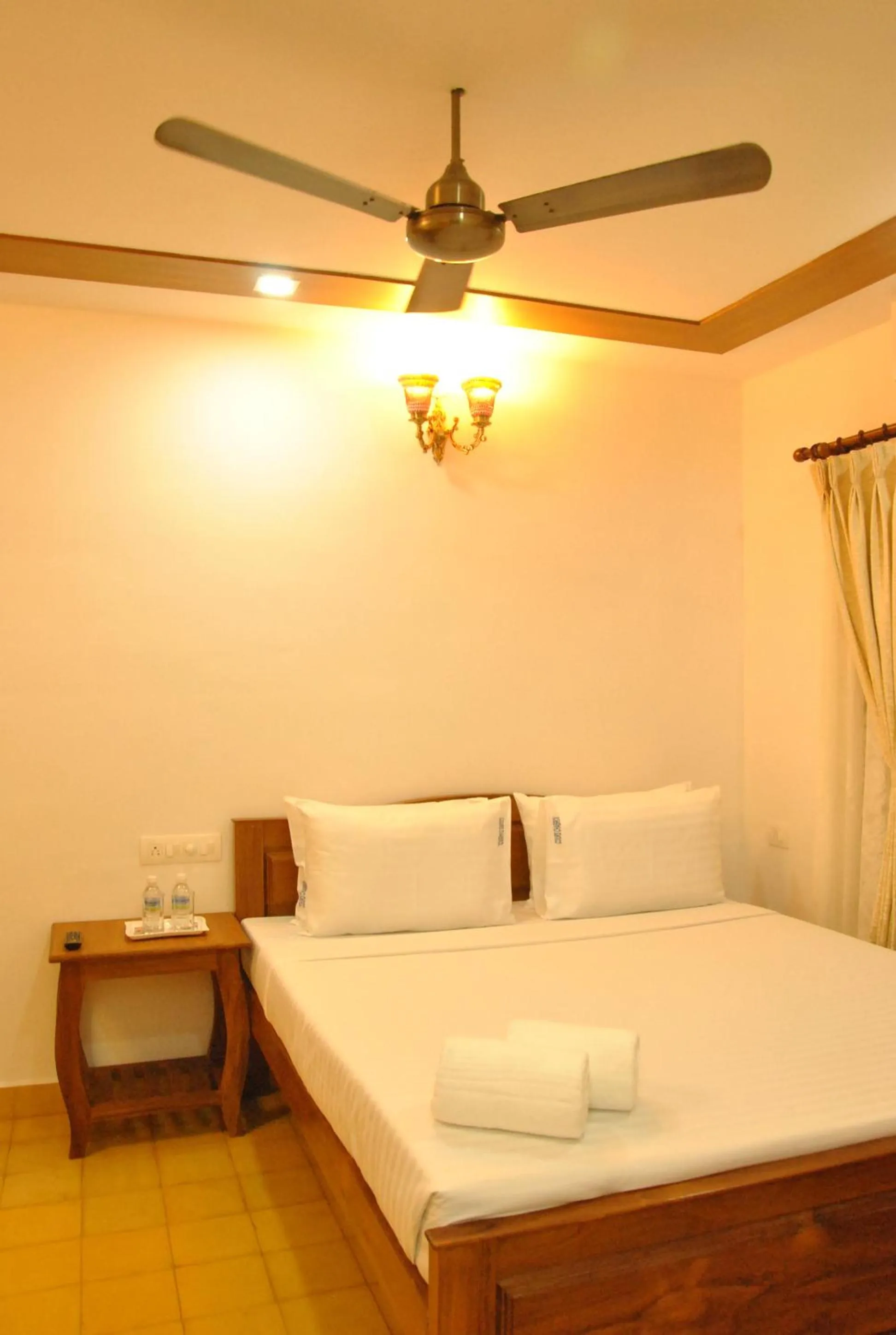 Bed in Cours CHABROL