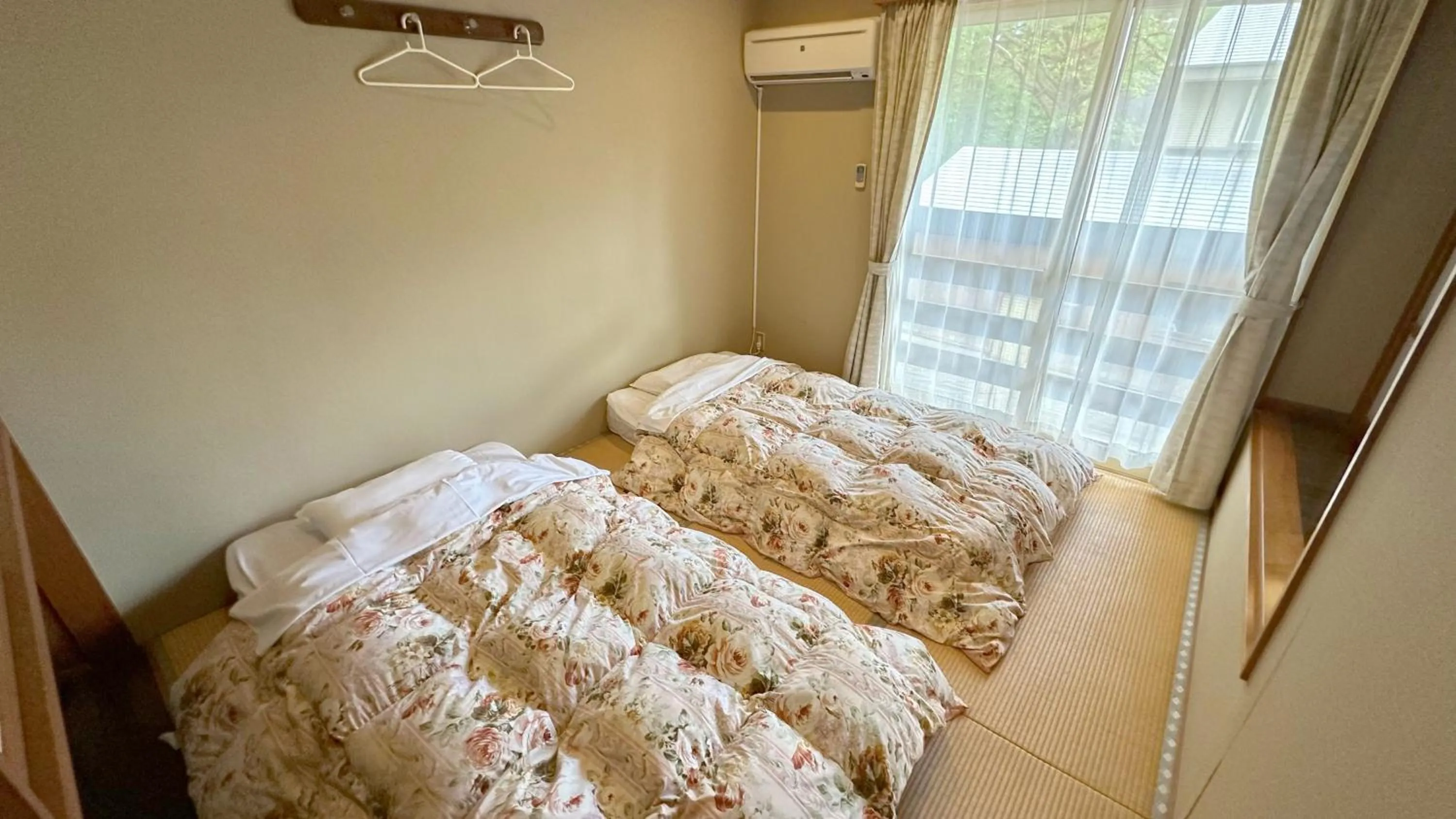 Bedroom, Bed in Nature Cottage Akabeko