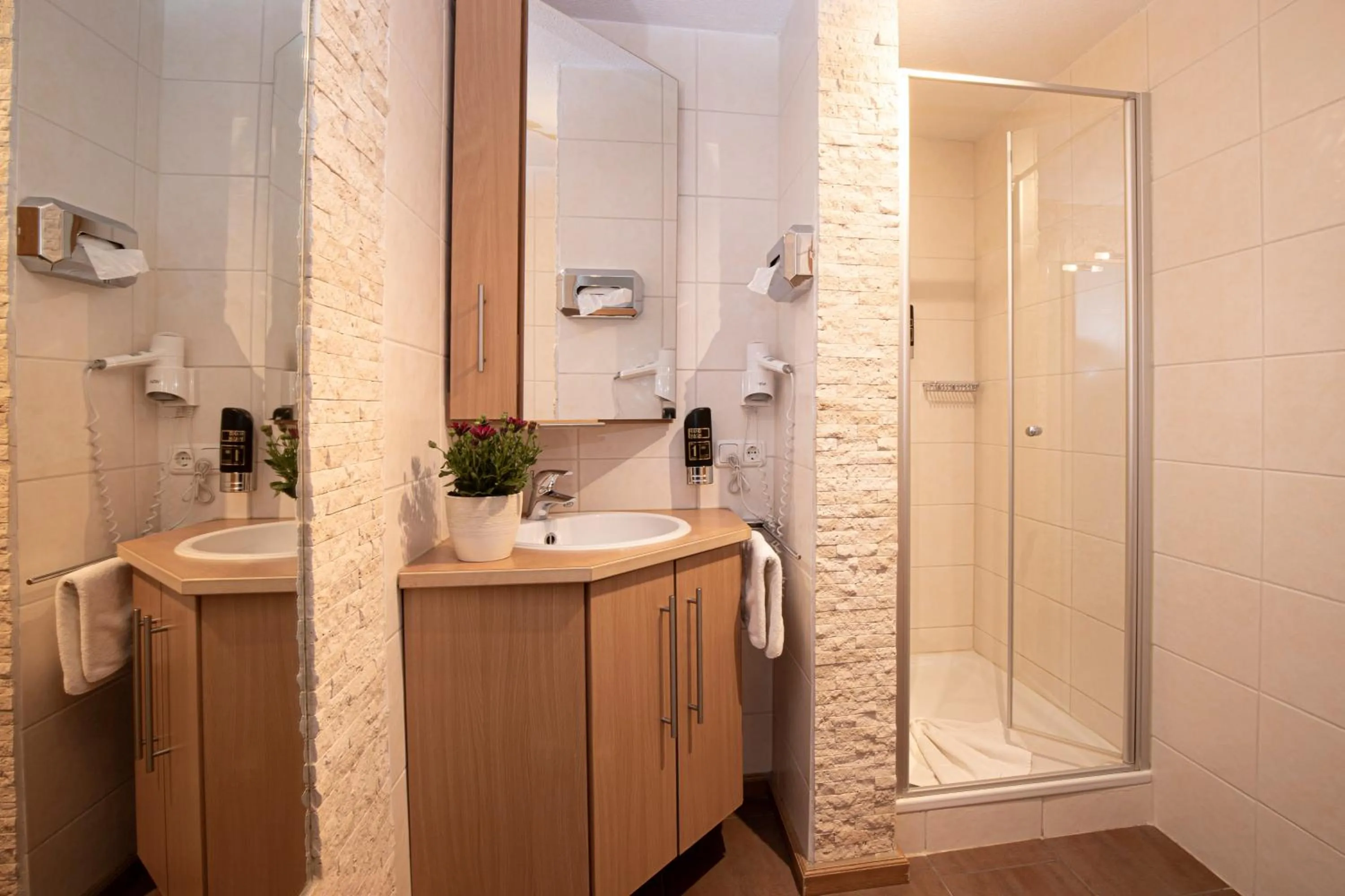 Bathroom in Hotel-Gasthof Der Wiesengrund