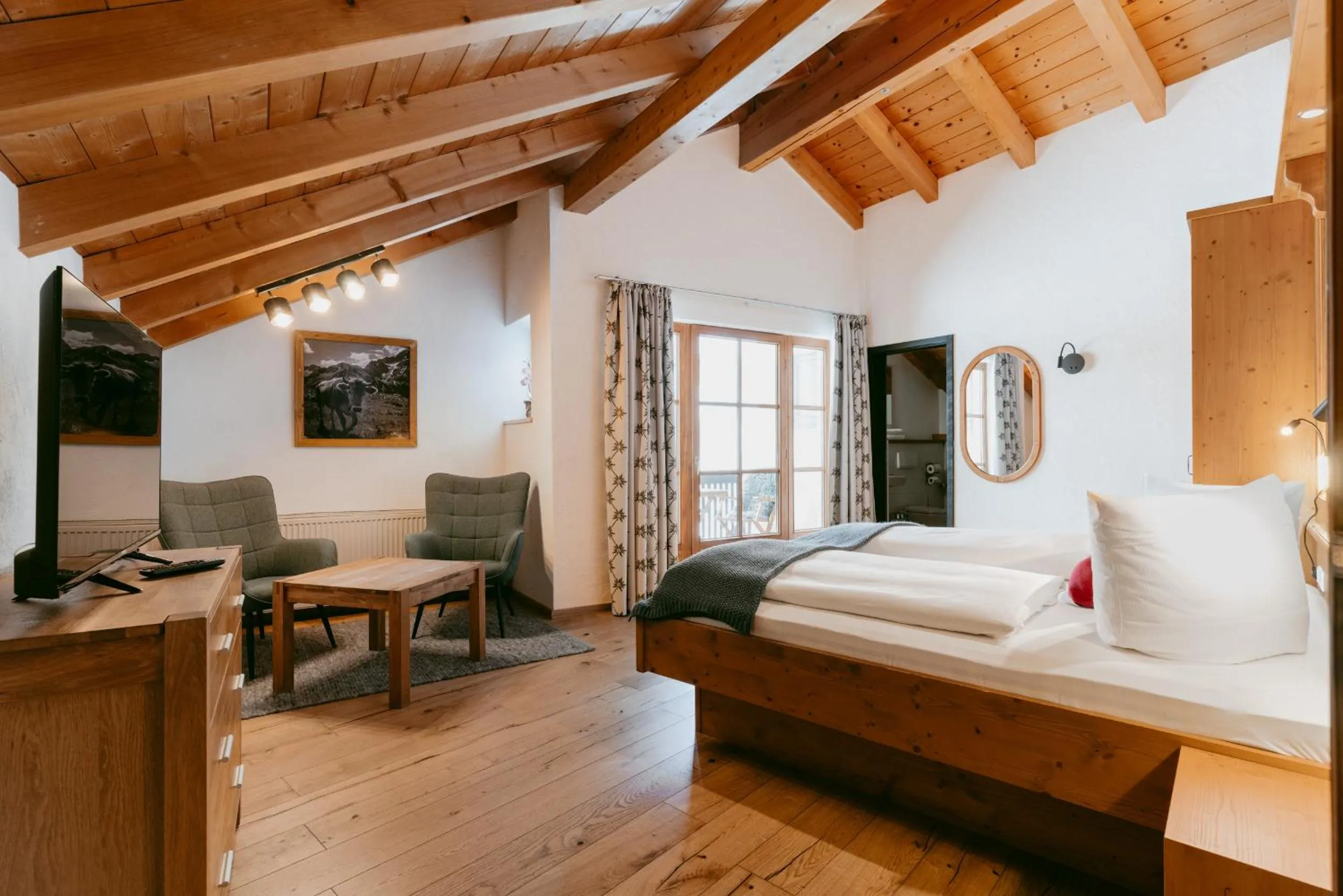 Photo of the whole room, Bed in Hotel-Gasthof Der Wiesengrund