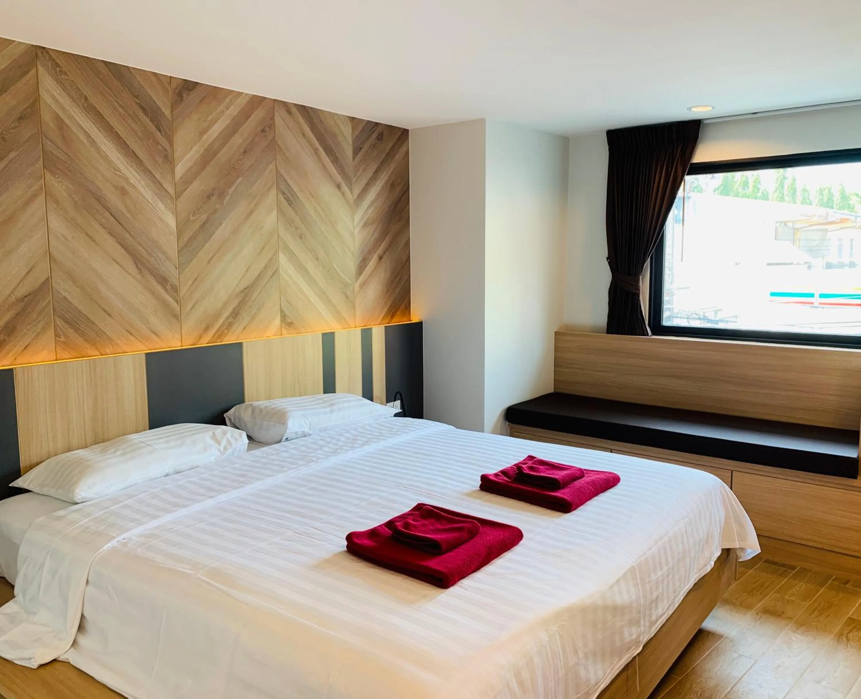 Photo of the whole room, Bed in Room Actually