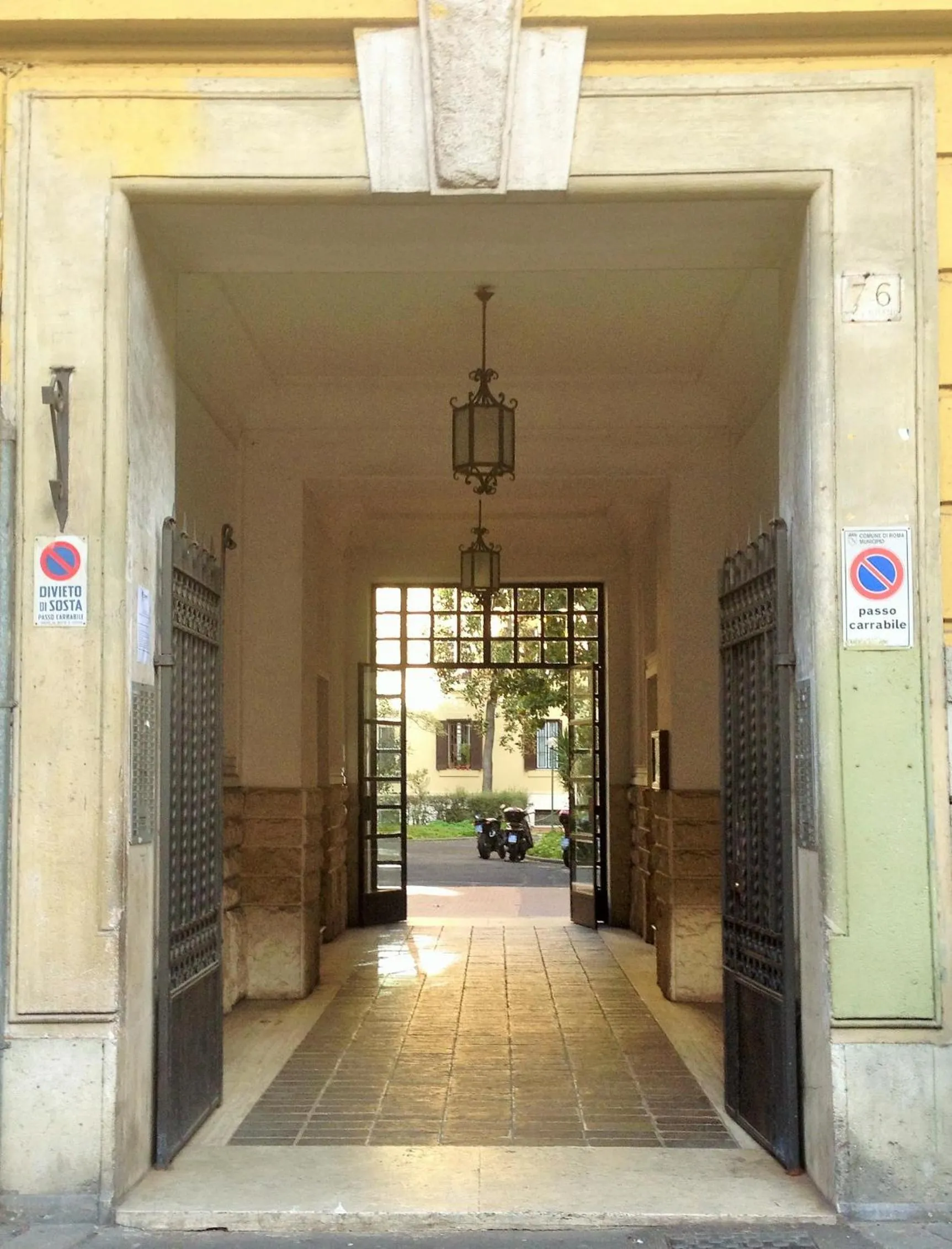Facade/entrance in Domò Vaticano Guest House