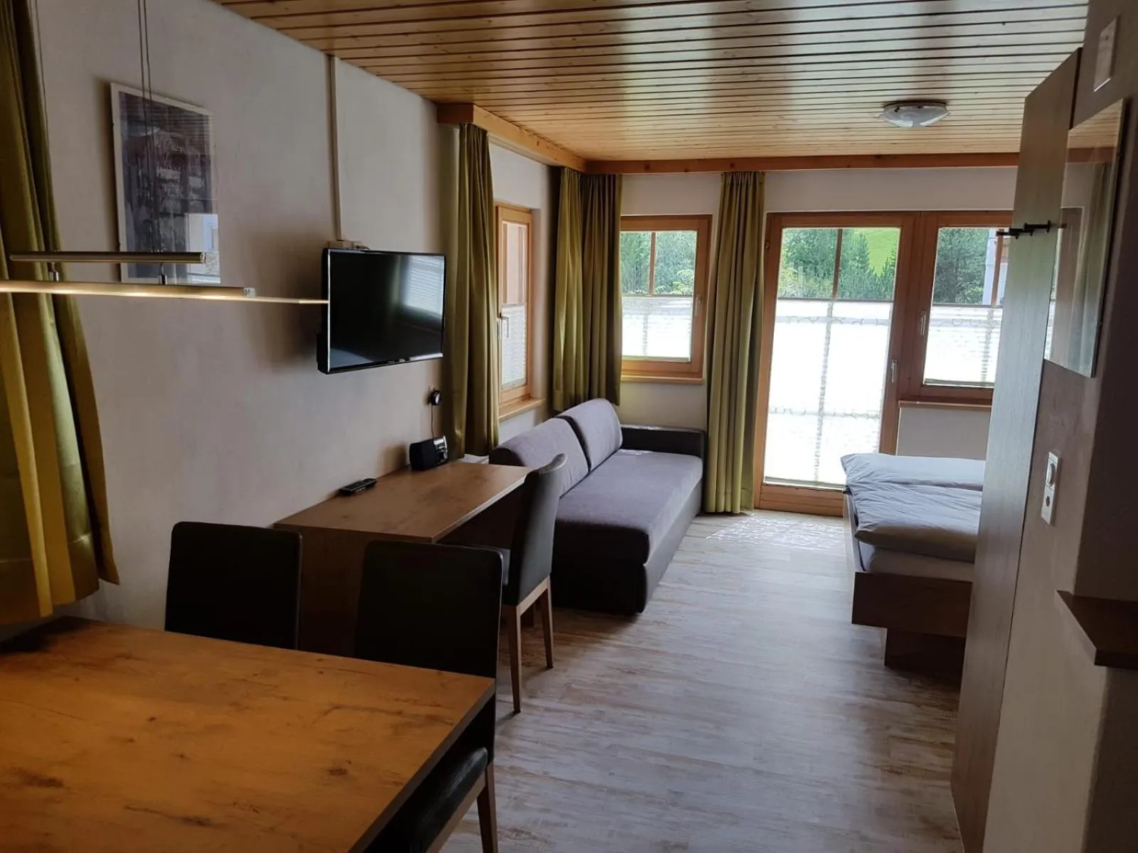 Living room, Bed in Apartment Madlaina