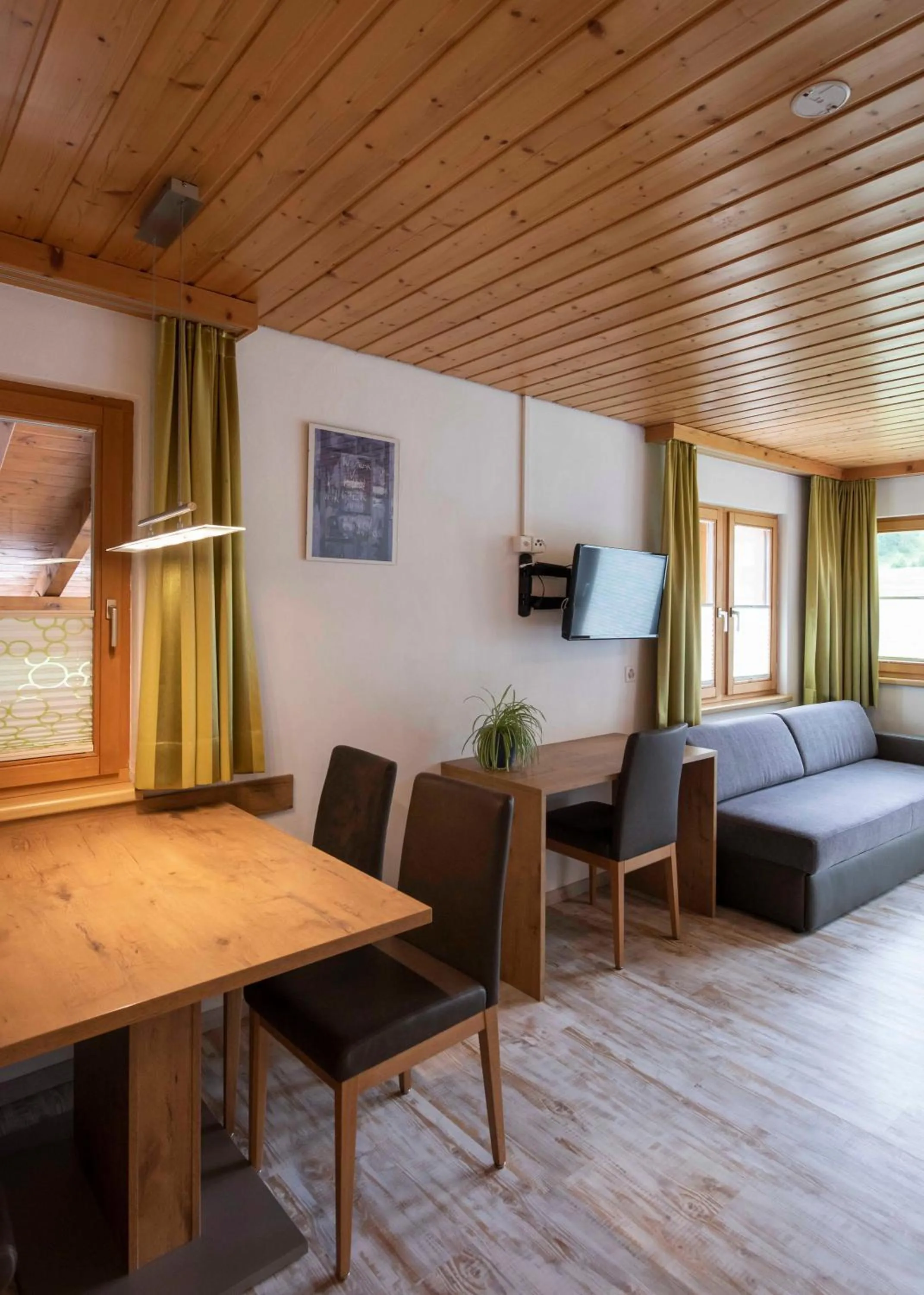 Living room, Bed in Apartment Madlaina