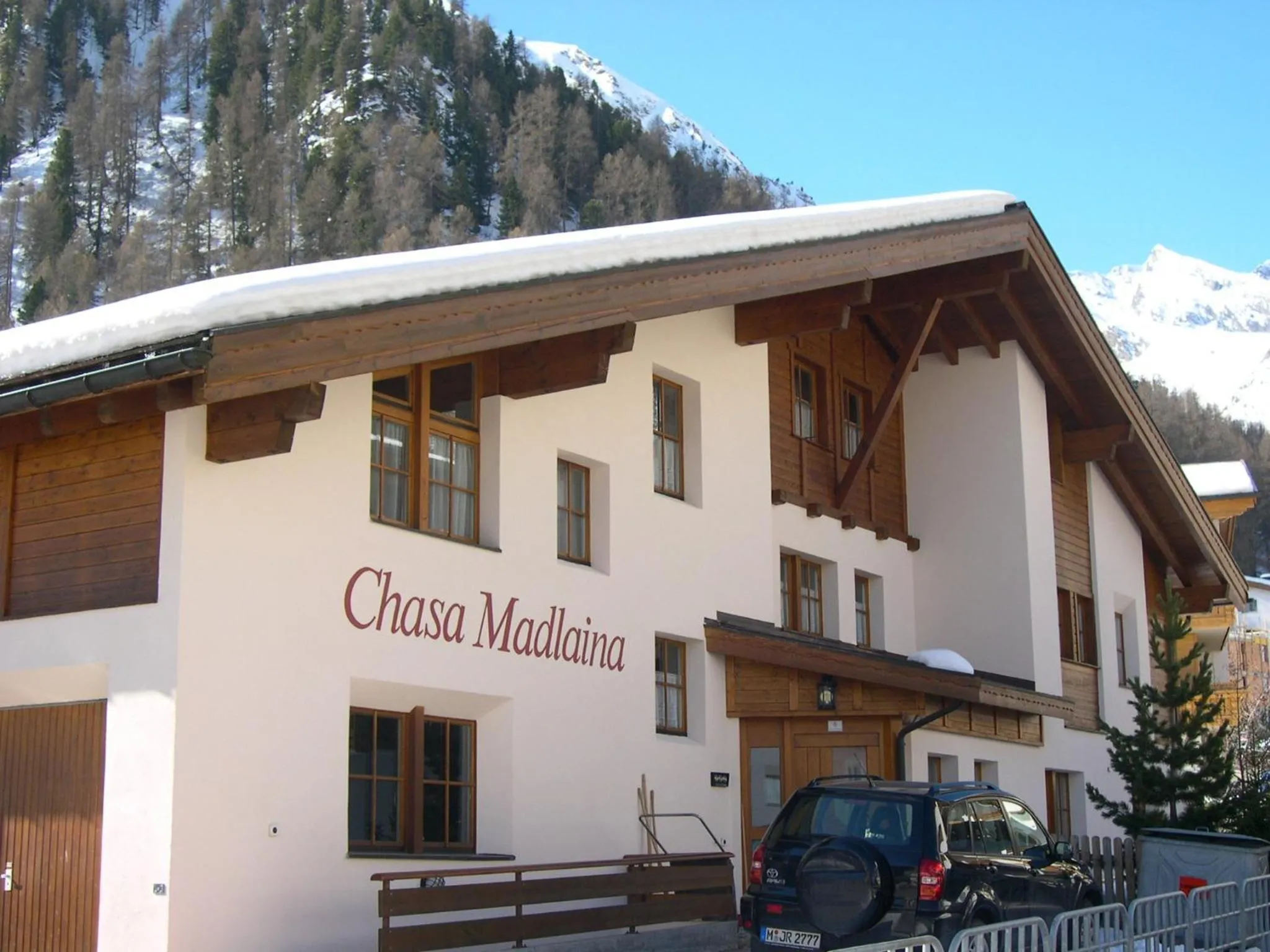 Property building in Apartment Madlaina