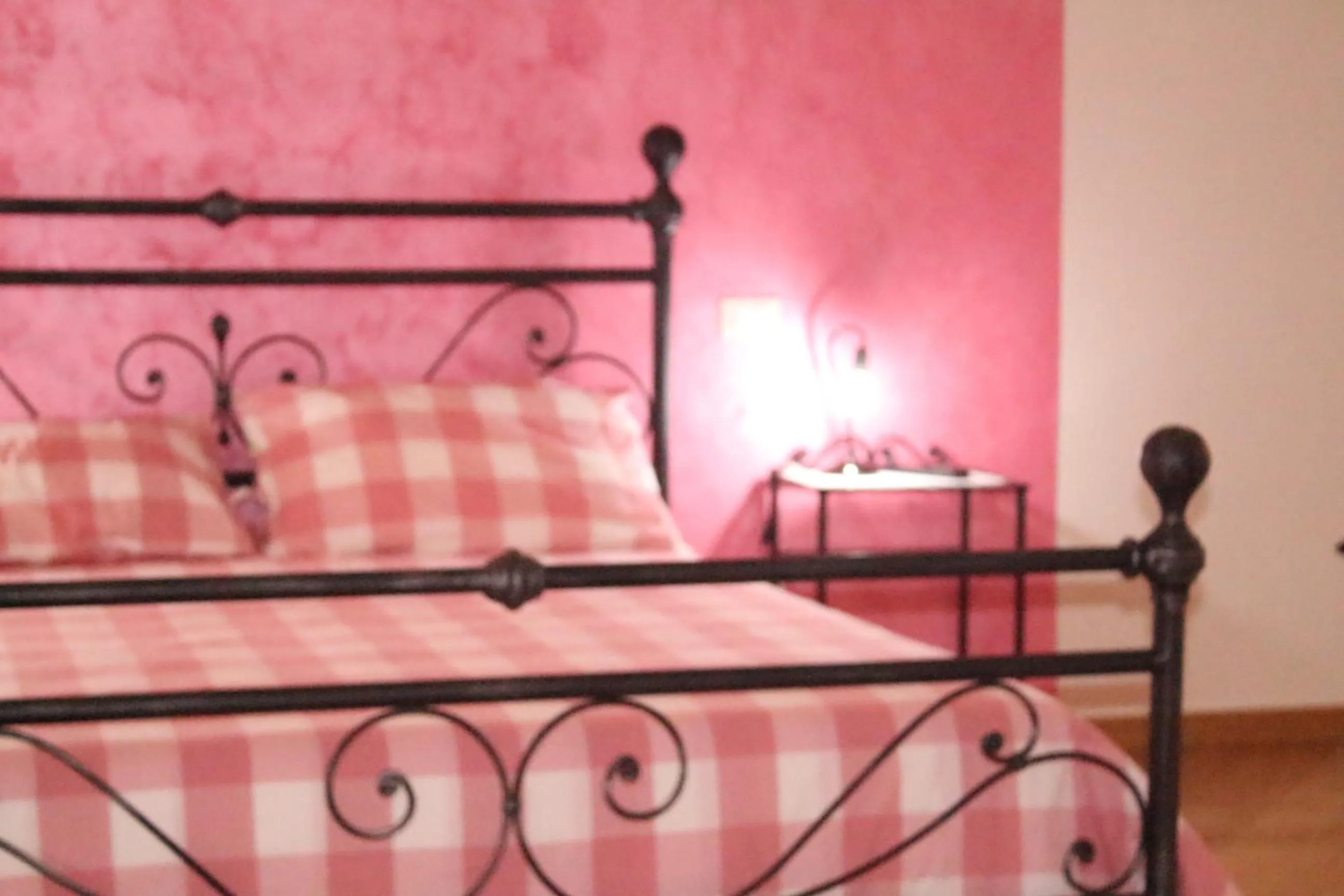 Decorative detail, Bed in L'Iris B&B