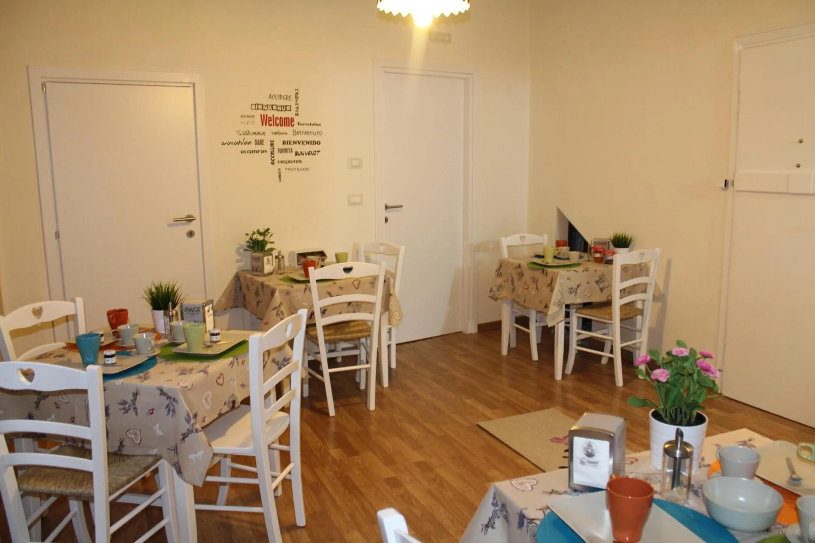 Restaurant/places to eat in L'Iris B&B